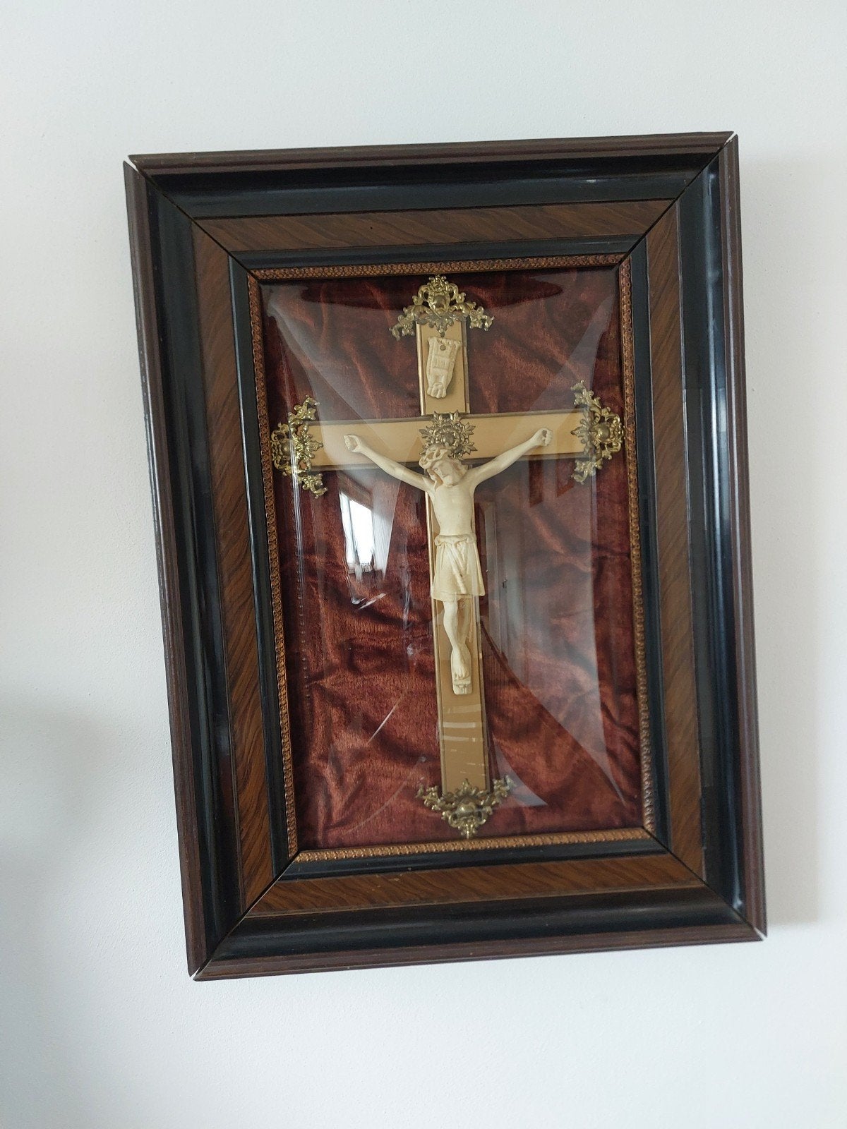 Antiek Kruisbeeld in Lijst - Christus aan het Kruis, Antiek en Kunst, Ophalen of Verzenden