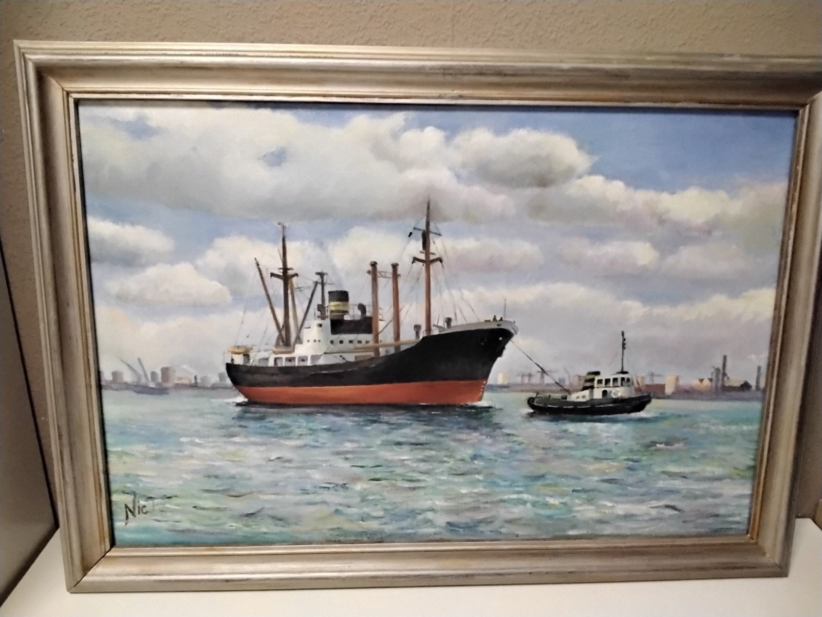 olie verf schilderij: Schip met sleepboot, gesigneerd 'Nic', Antiek en Kunst, Kunst | Schilderijen | Klassiek, Ophalen, Maritiem / water