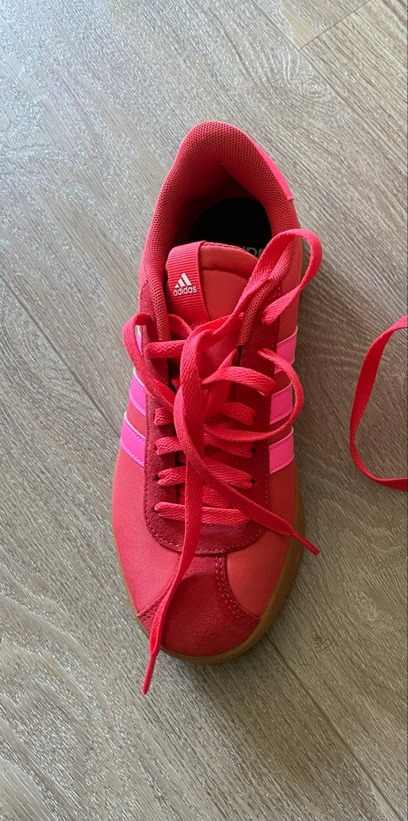 Nieuwe rode Adidas sneakers - Maat 38, Ophalen of Verzenden, Nieuw, Rood, Sneakers of Gympen