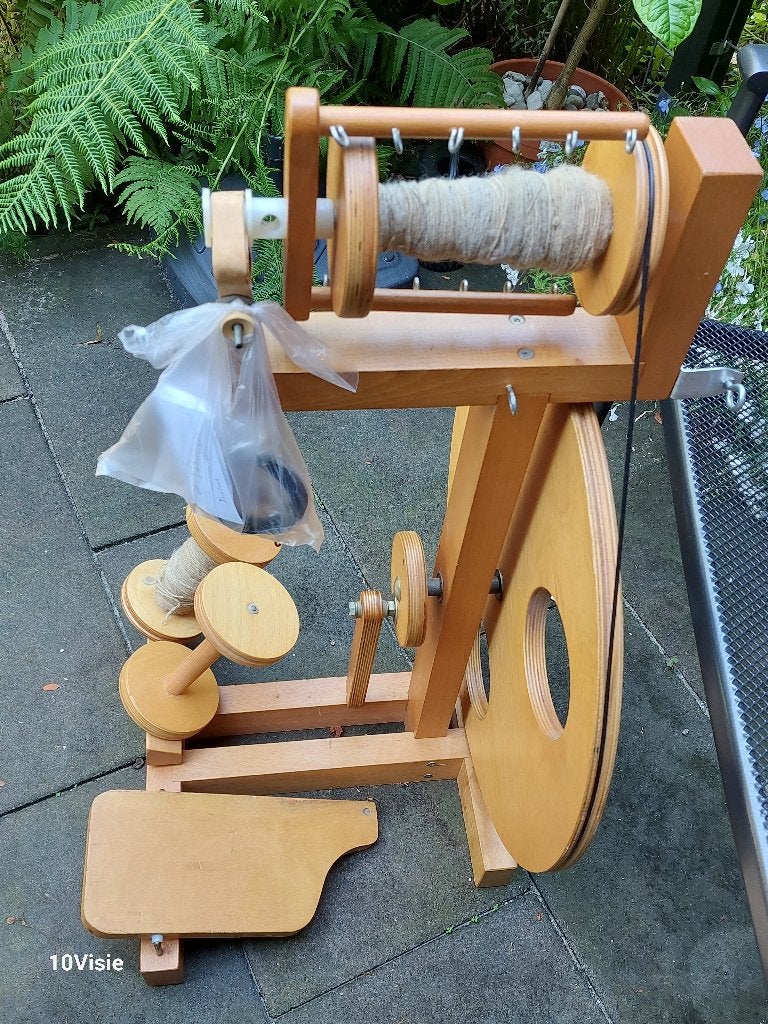 Spinnewiel Jamka  (type Louet S10), Ophalen, Zo goed als nieuw, Spinnewiel