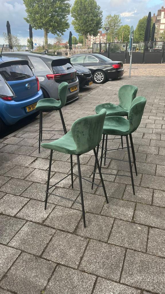 Groene velvet hoge barkrukken, Ophalen, Met voetsteun, 60 tot 90 cm, Zo goed als nieuw