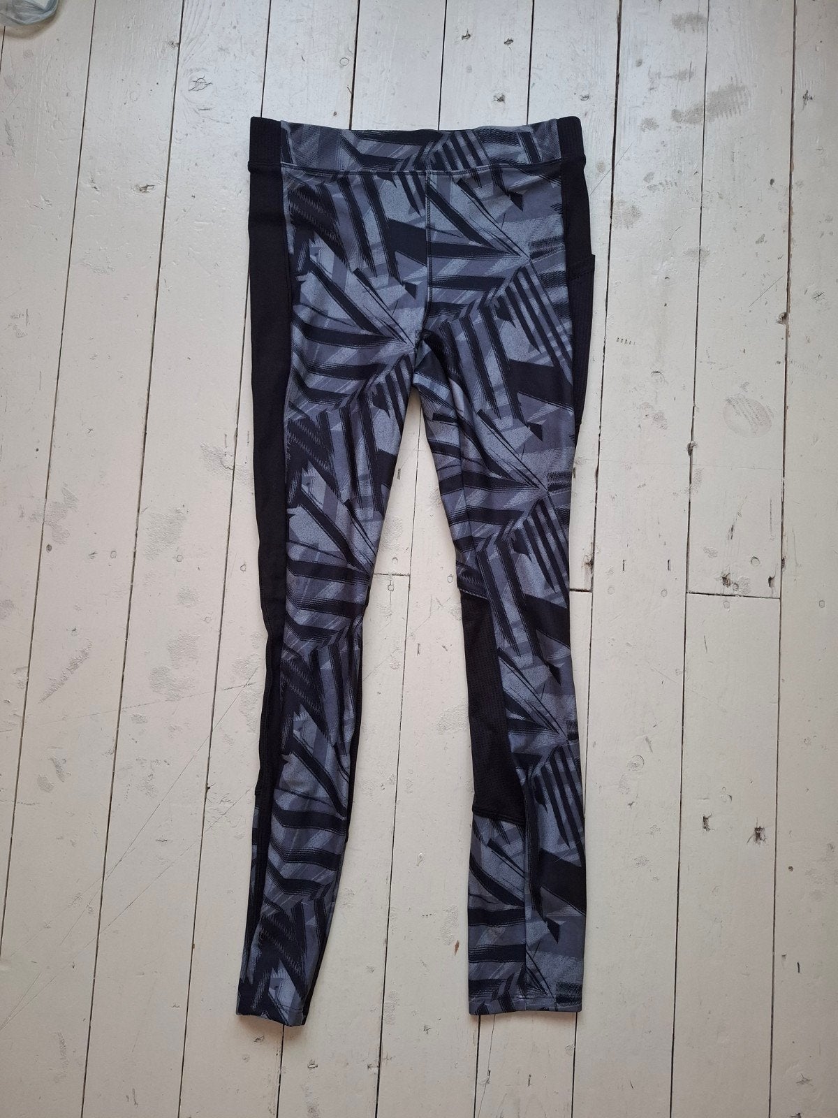 Decathlon sportlegging maat xs zwart/grijs, Kleding | Dames, Ophalen of Verzenden, Fitness of Aerobics, Grijs, Gedragen