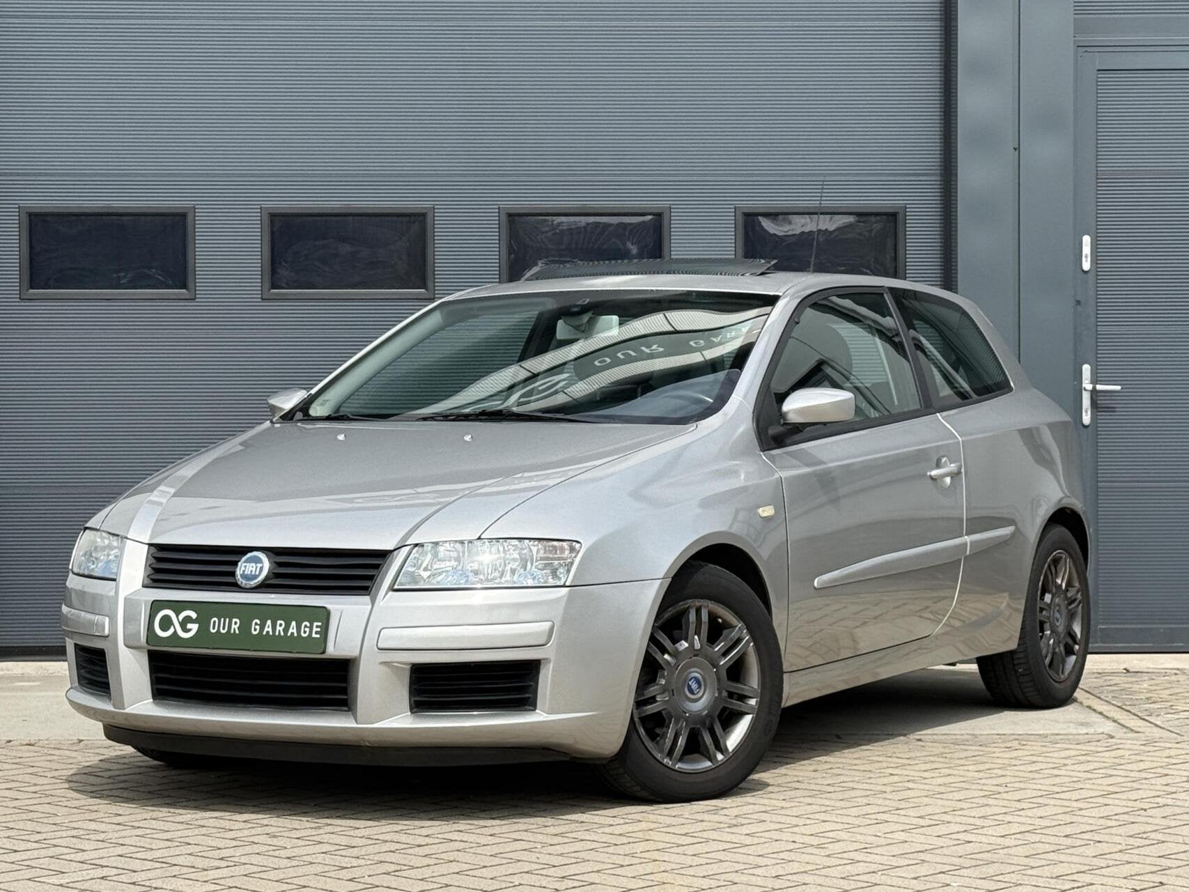 Fiat Stilo 2.4-20V Abarth 170pk|Clima|Pano|NAP|Origineel NL, Auto's, Voorwielaandrijving, Parkeersensor, Gebruikt, Zwart