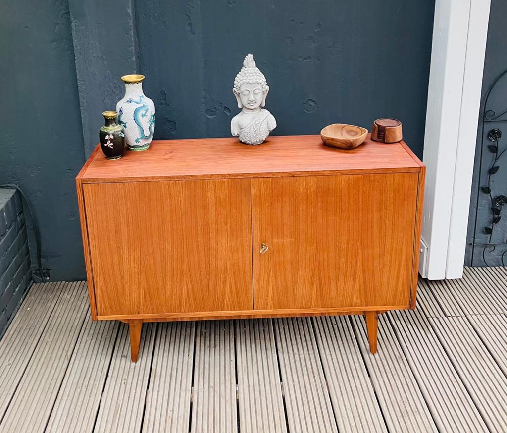 Prachtig Vintage dressoir van teak, Ophalen, Met deur(en), 100 tot 150 cm, Zo goed als nieuw