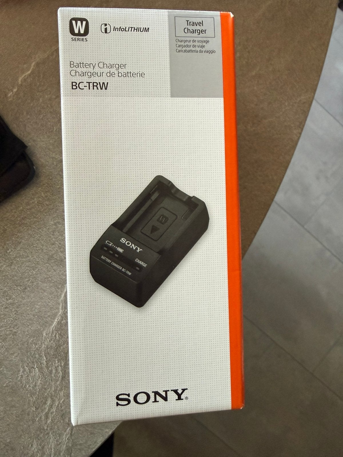 Battery Charger Sony BC-TRW, Ophalen, Zo goed als nieuw