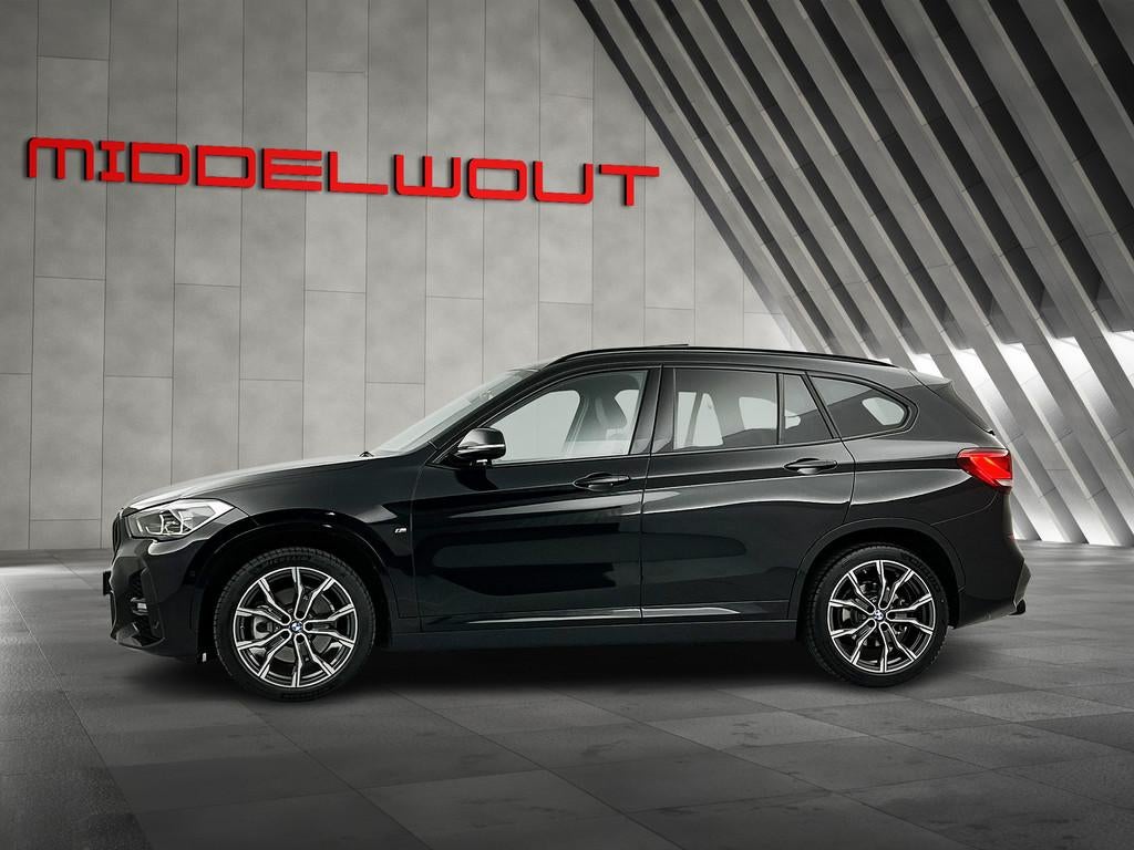 BMW X1 sDrive20i 192 PK Aut. M-Sport/Pano/Camera/19"/Head up, 1998 cc, Zwart, Bedrijf, SUV of Terreinwagen