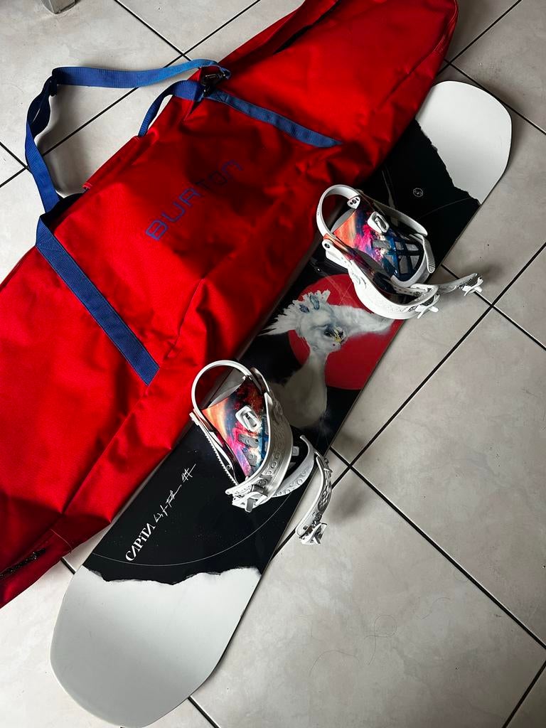 Capita snowboard met bindingen + Burton tas – complete set, Sport en Fitness, Snowboarden, Zo goed als nieuw, Board, Ophalen