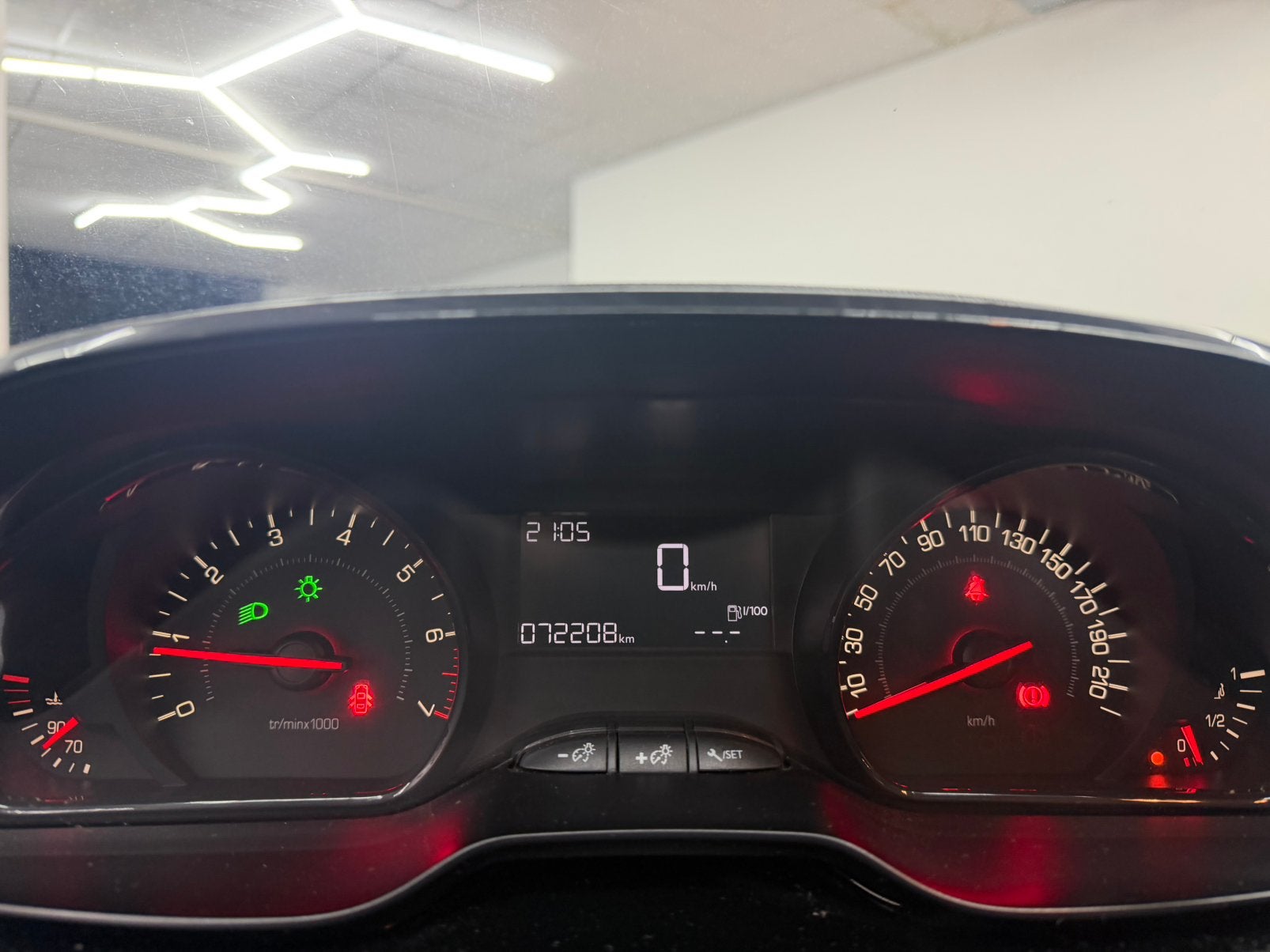 Foto 11 van Peugeot 208 1.0 VTI 50KW/68PK 5-D 2014 bezorgen mogelijk!!