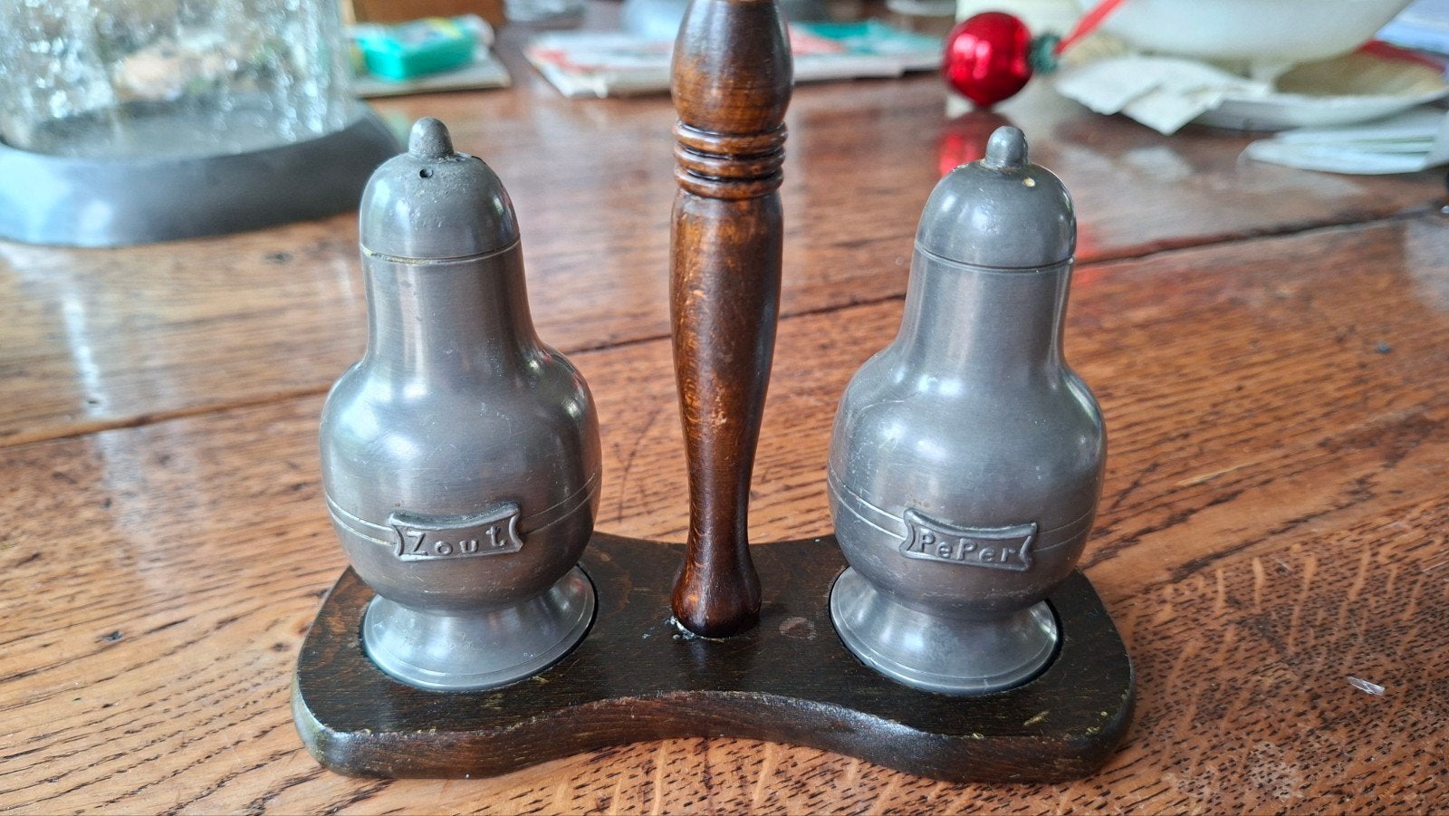 Vintage tinnen peper- en zoutstel op eikenhouten houder, Antiek en Kunst, Antiek | Tin, Ophalen of Verzenden