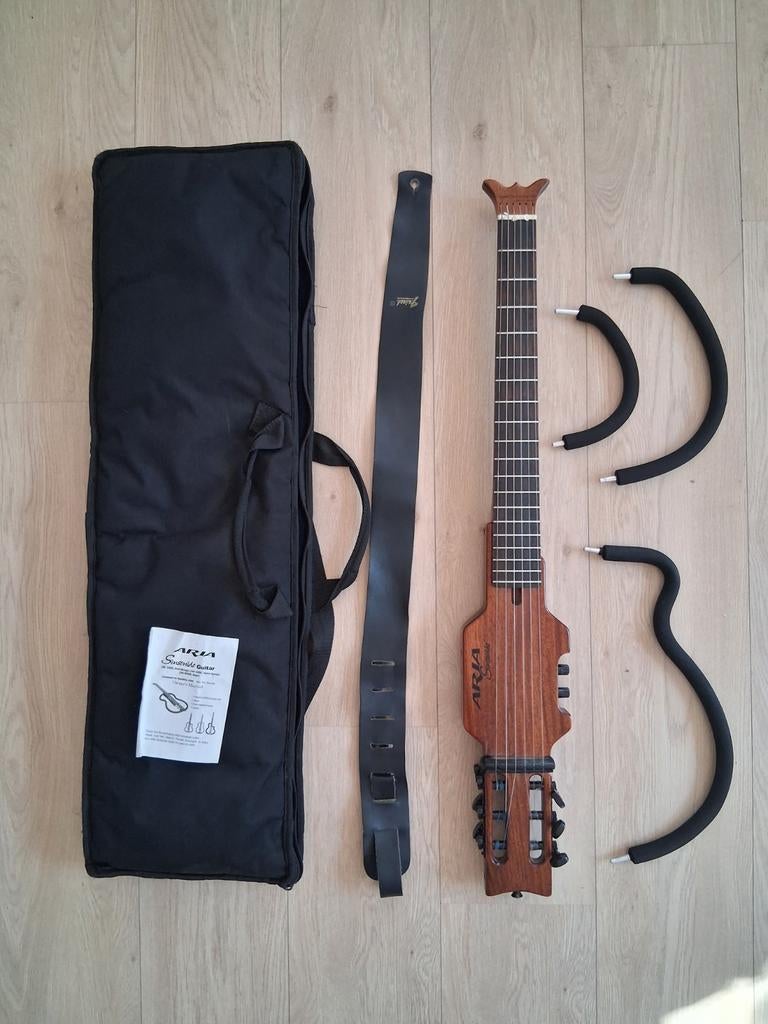 Aria Sinsonido AS-100C Klassieke Silent Gitaar, Ophalen, Gebruikt, Solid body, Overige merken