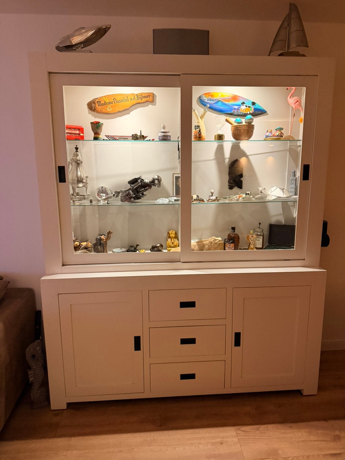 Te koop witte vitrinekast, Huis en Inrichting, Gebruikt, 200 cm of meer, 150 tot 200 cm, Met lade(s)