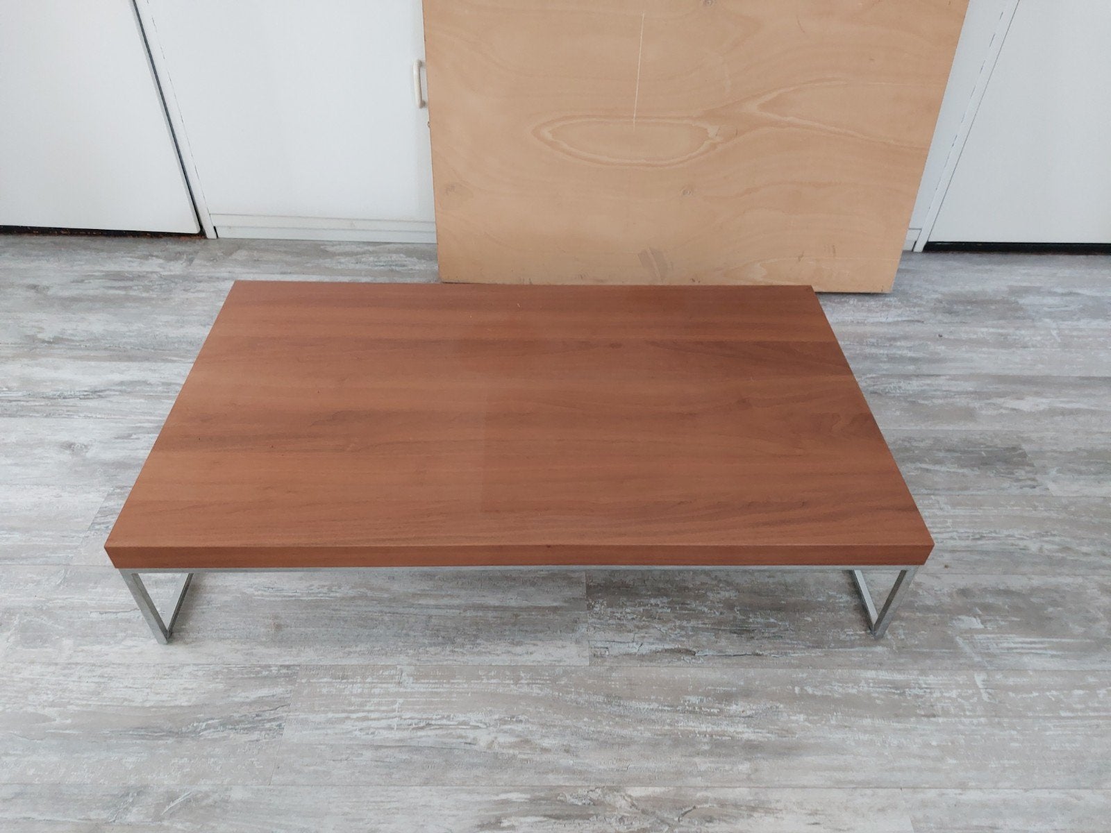 Salon tafel, kersenhout dessin, chromen onderstel, Ophalen, 100 tot 150 cm, 50 tot 100 cm, Kersenhout