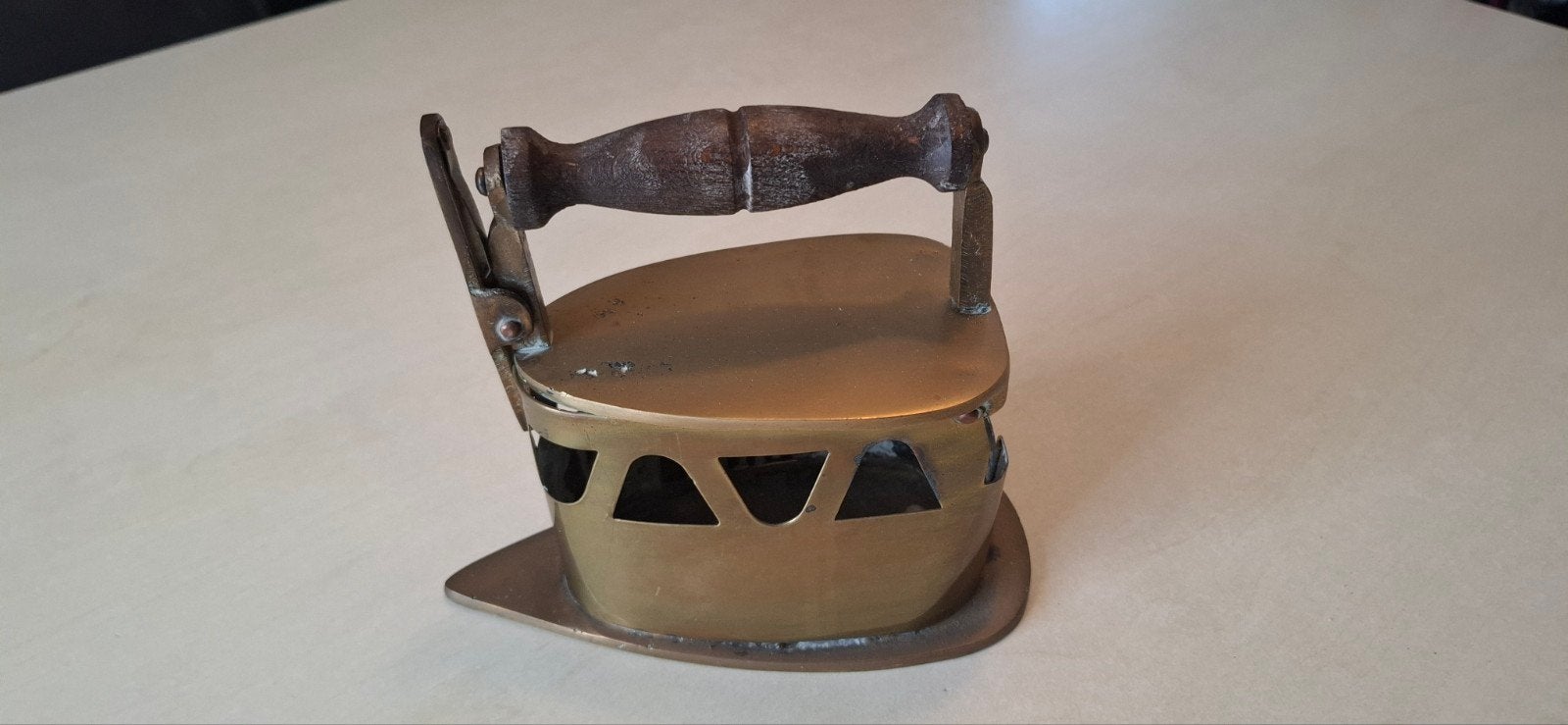 Antiek Strijkijzer - Decoratief Kunstobject, Antiek en Kunst, Ophalen of Verzenden