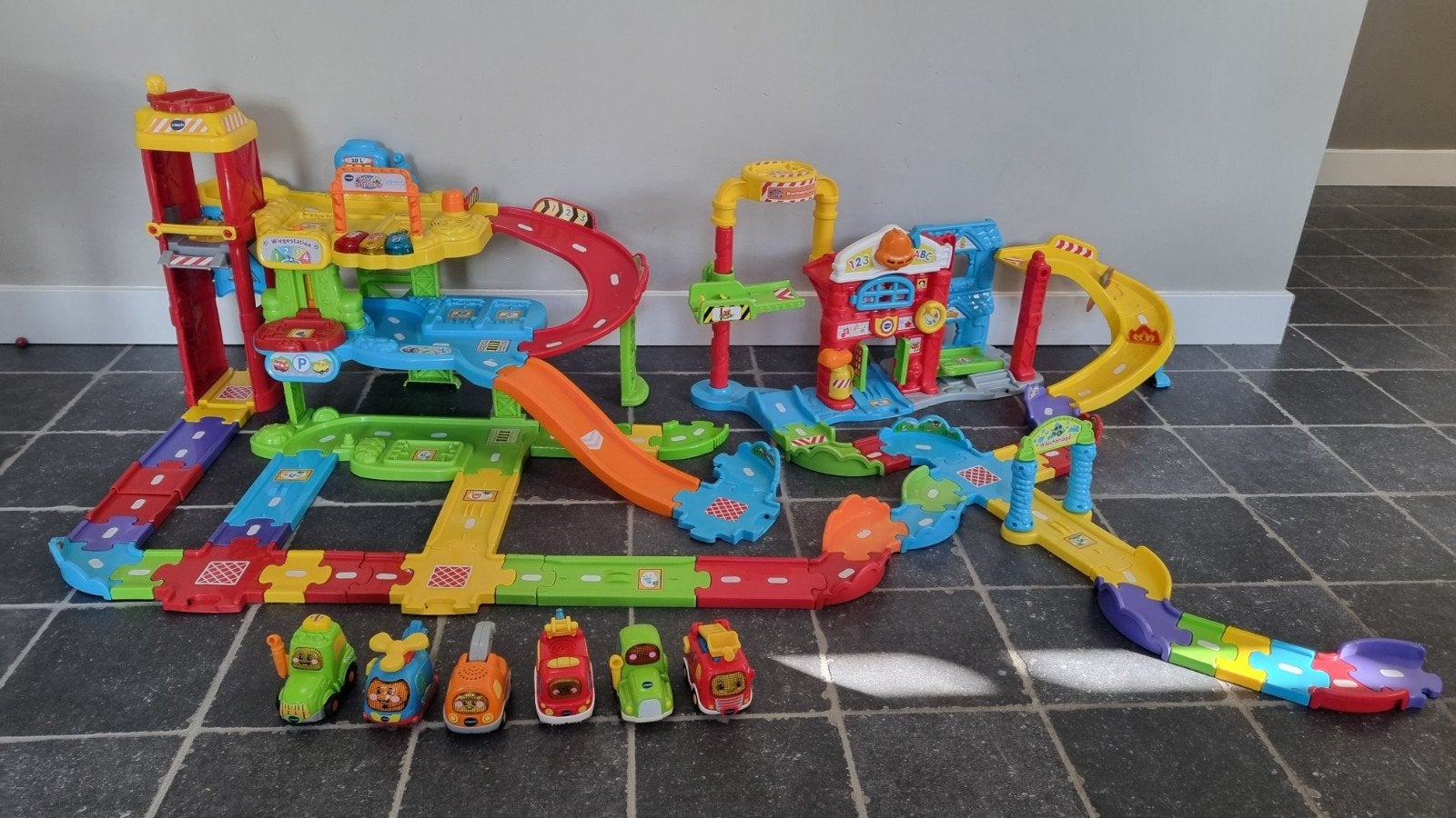 VTech Toet Toet Brandweerkazerne & Parkeergarage met 6 auto', Kinderen en Baby's, Ophalen, Gebruikt