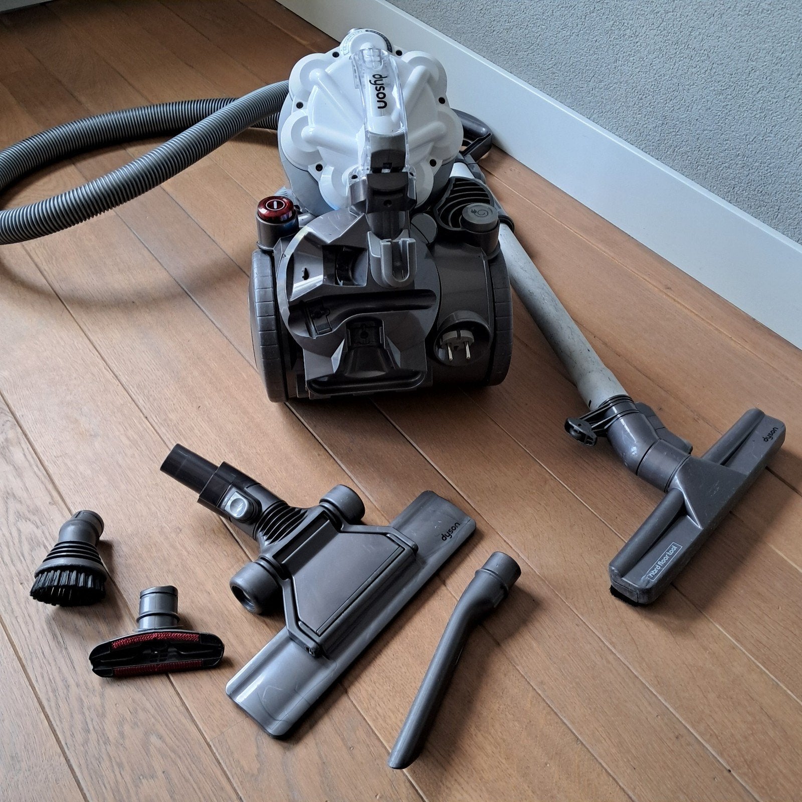 Prima Dyson DC19 (anti allergie) incl. alle accessoires.