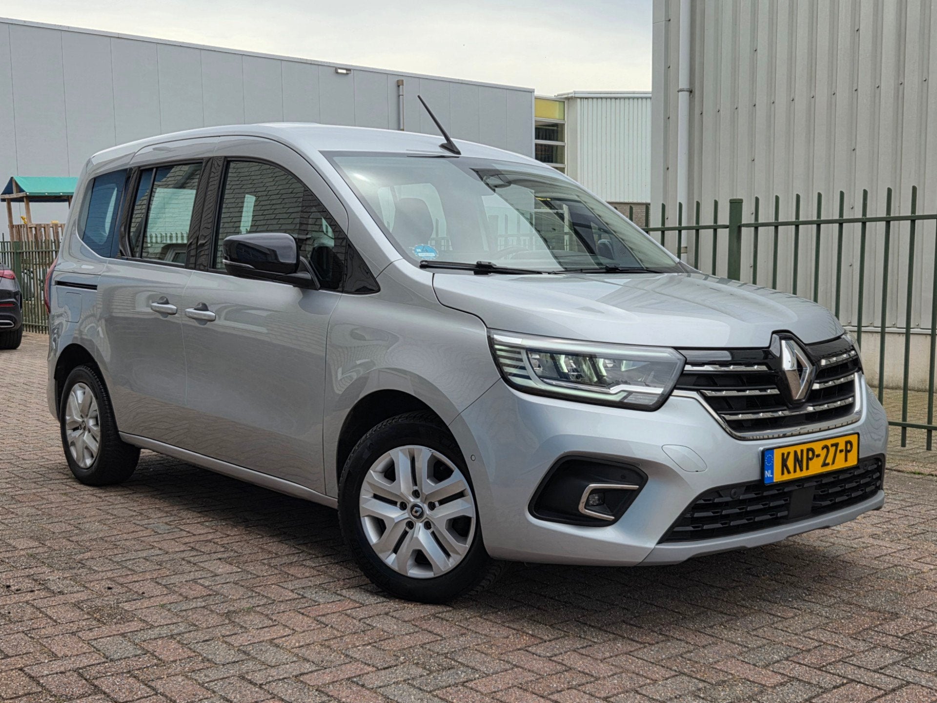 Renault Kangoo 1.3 TCe 5Pers.-Nav-Cam-Cruise-Lane Assist-Led, Voorwielaandrijving, Stof, Gebruikt, Huisgarantie