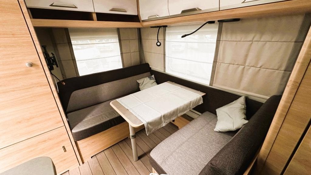 Knaus Sudwind 60 Years 420 QD - 1.500 KG, Serviceluik, Bedrijf, Treinzit, Tot en met 3
