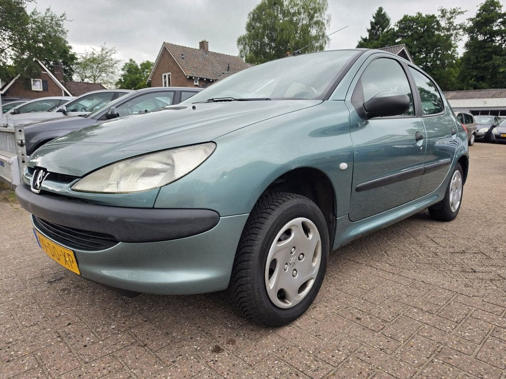 Peugeot 206 1.4 XT ( A.P.K. JAN 2027 !), Auto's, Peugeot, 31 €/maand, 4 cilinders, Origineel Nederlands, Bedrijf