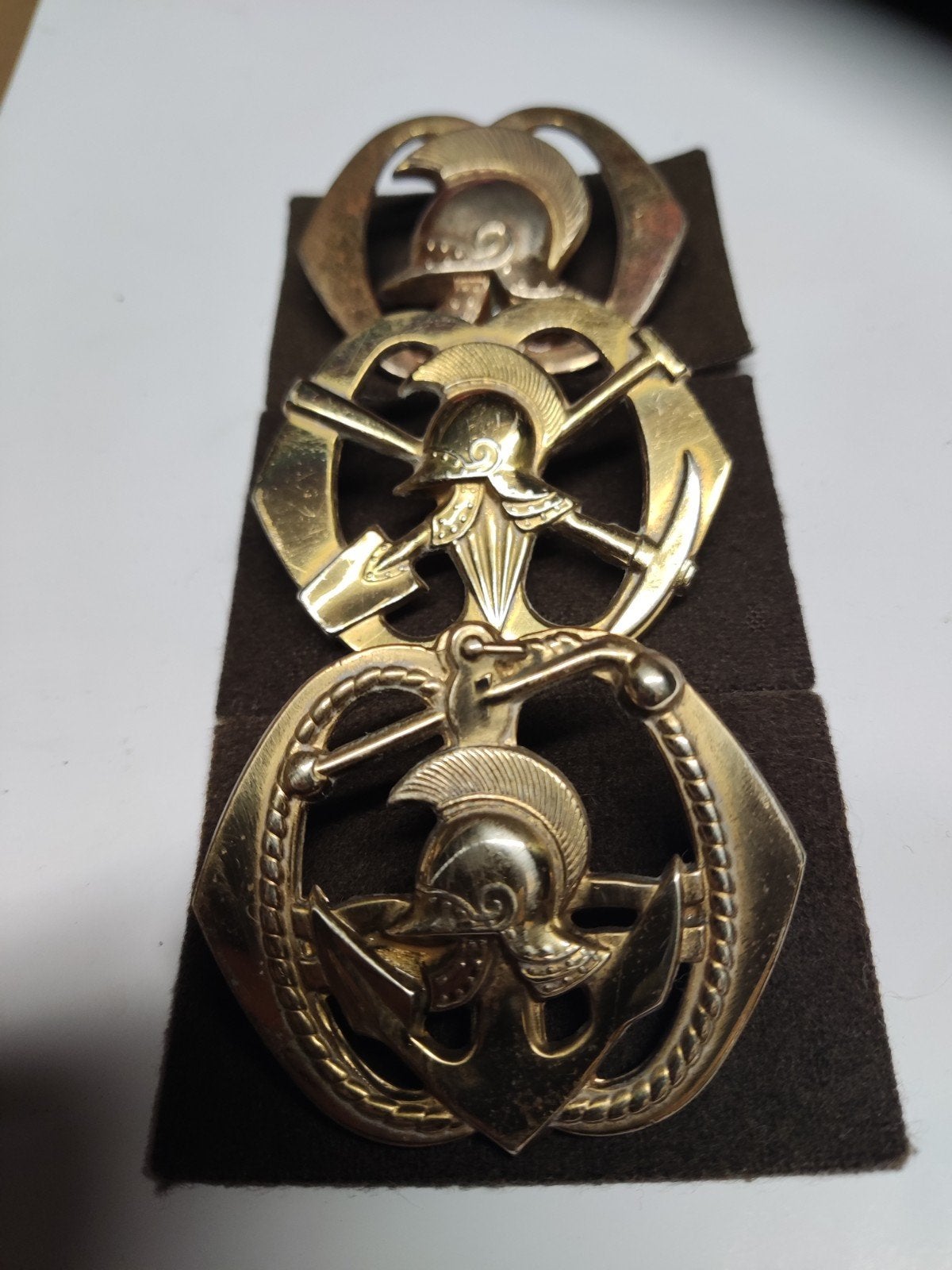 drie bijzondere baretemblemen Genie, Ophalen of Verzenden, Landmacht, Nederland