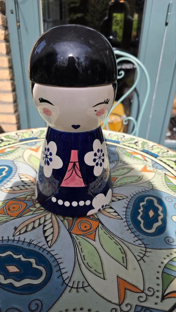 Decoratieve Kokeshi pop opbergpotje, Ophalen, Zo goed als nieuw, Voorraadpot, Steen/keramiek