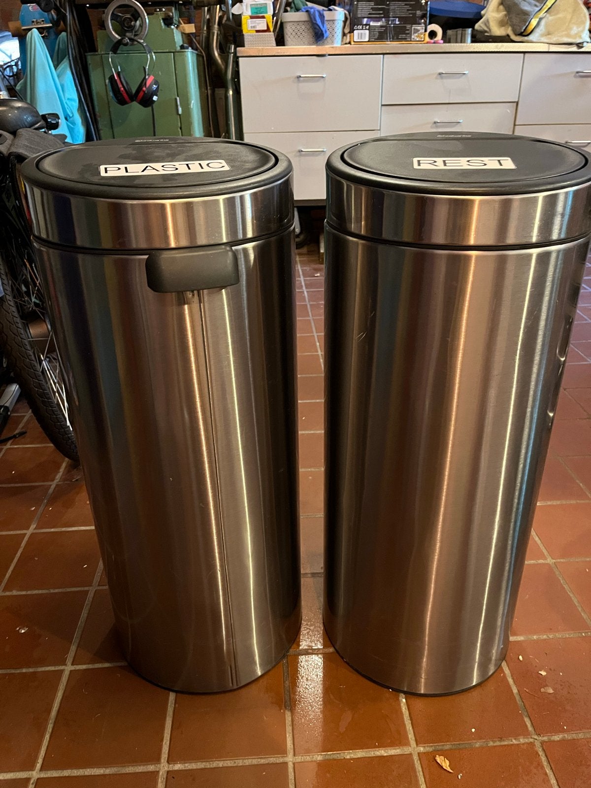 Twee Brabantia Touch Bin afvalbakken 30 liter, 20 tot 30 liter, Ophalen, Gebruikt, Metaal