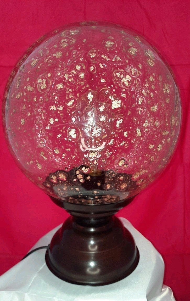 Unieke tafellamp bol met goud vlokken, lees de beschrijving, Ophalen of Verzenden, Zo goed als nieuw, Glas, Sfeerlamp