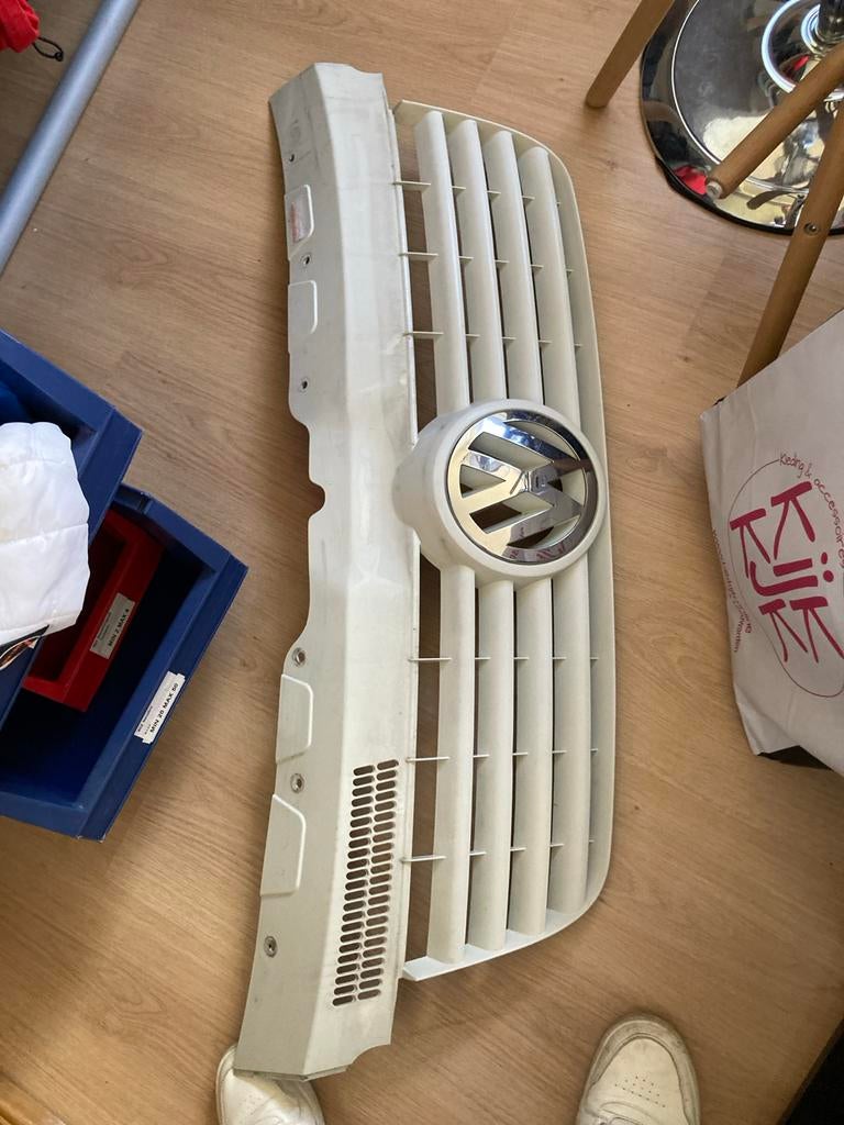 Volkswagen T5 grille met logo, Gebruikt, Ophalen of Verzenden, Bumper, Volkswagen