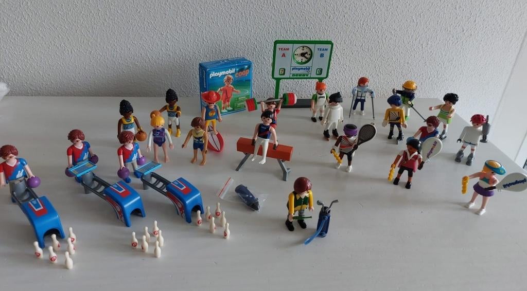 23 Playmobil sporters met accessoires, Kinderen en Baby's, Speelgoed | Playmobil, Ophalen of Verzenden, Zo goed als nieuw