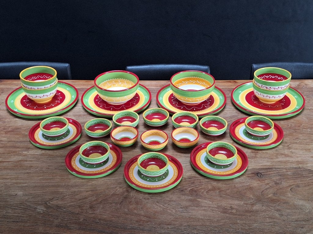 lot 28 delig Intermezzo tapas servies rood geel groen Spaans, Ophalen of Verzenden, Zo goed als nieuw, Overige stijlen, Kom(men)