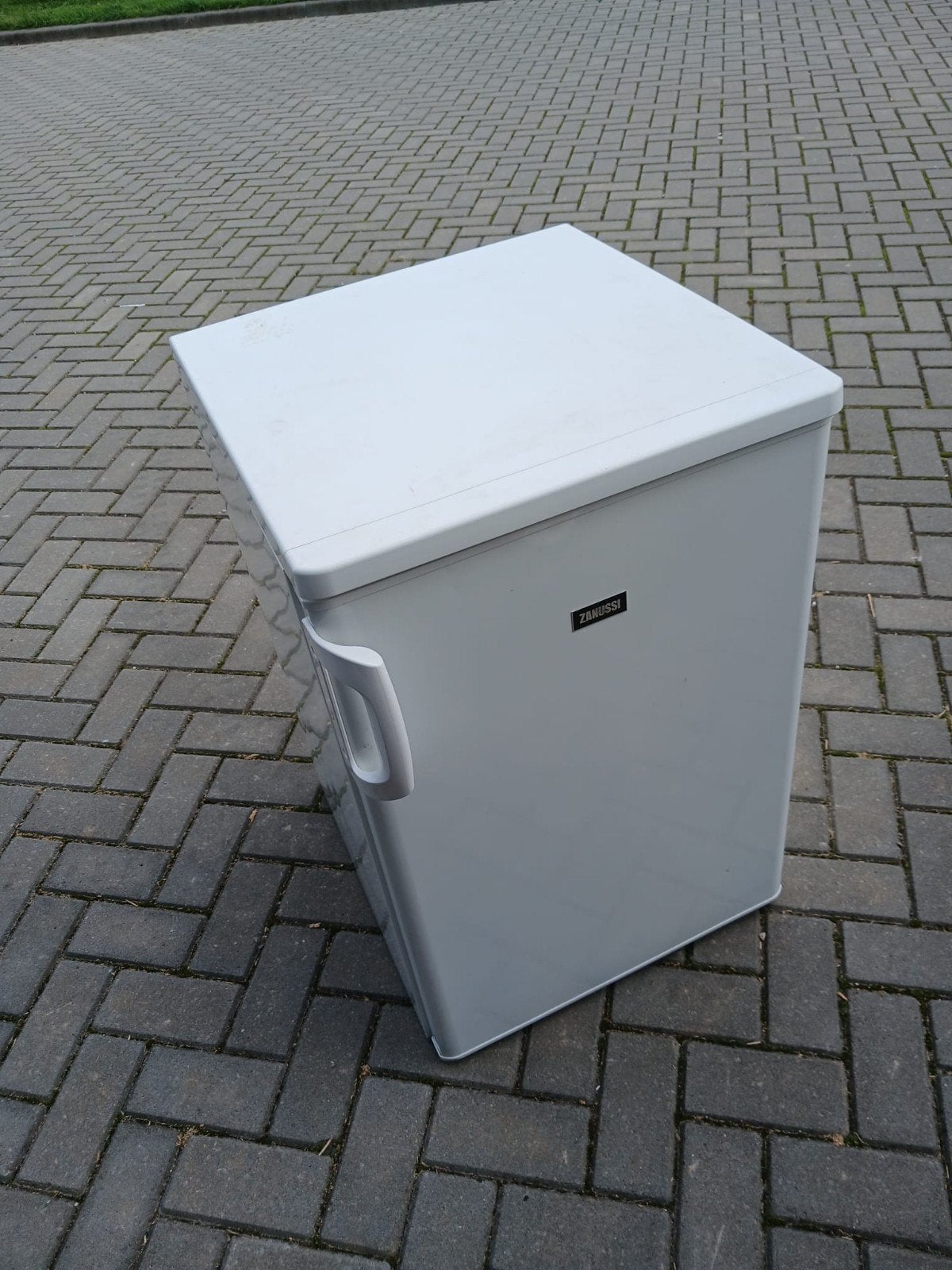 Compacte Zanussi koelkast - Ideaal voor kleine ruimtes, Zonder vriesvak, Ophalen of Verzenden, Zo goed als nieuw, 45 tot 60 cm