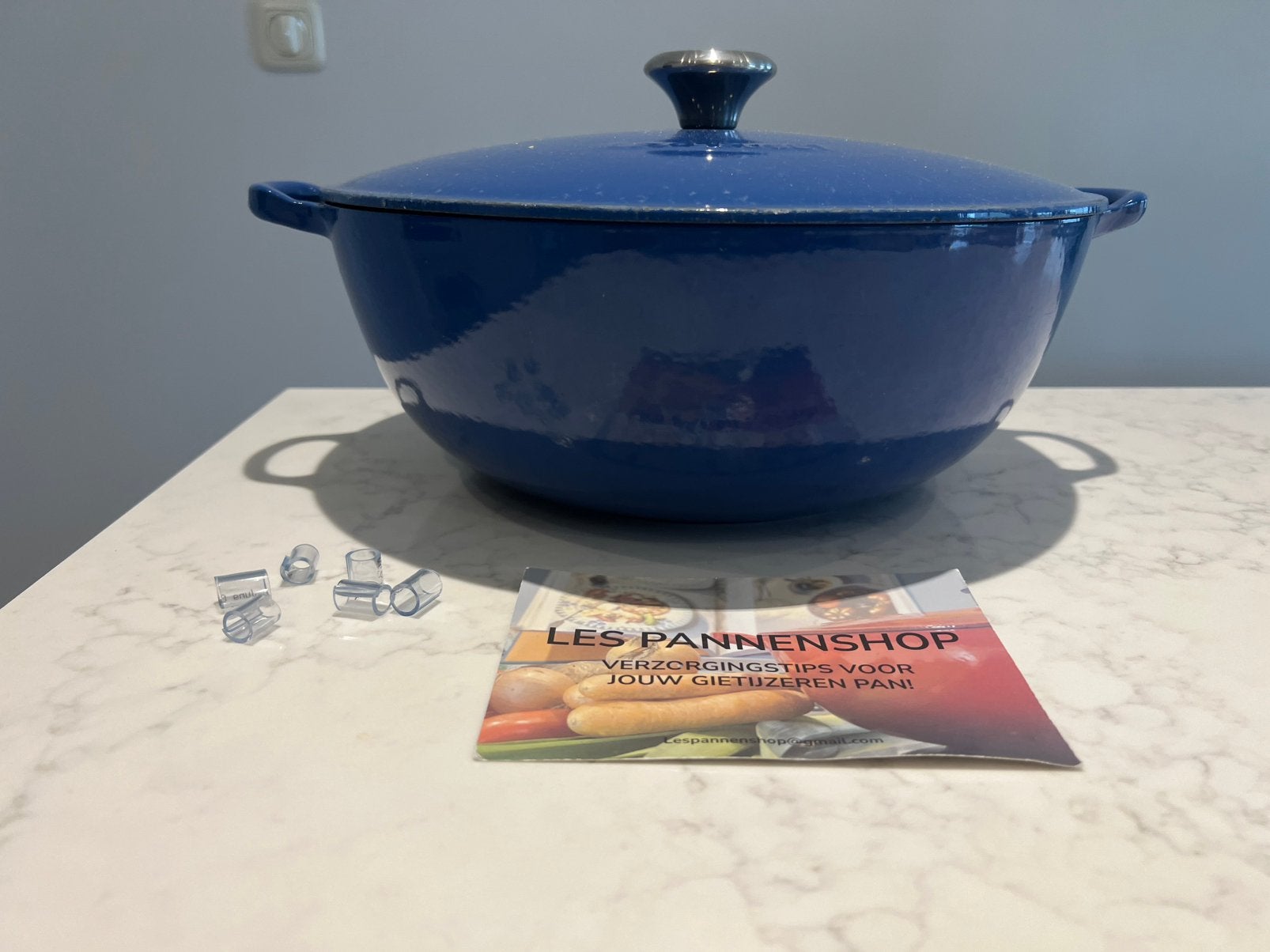 Le Creuset Tradition Harmonic Blue 32 cm in gebruikte staat, Gebruikt, Met handvatten, Le Creuset, Ophalen of Verzenden