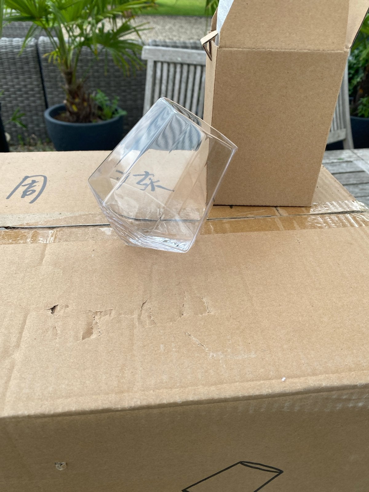 Grote partij unieke waterglazen diamant- 24 stuks per doos, Ophalen, Nieuw, Glas