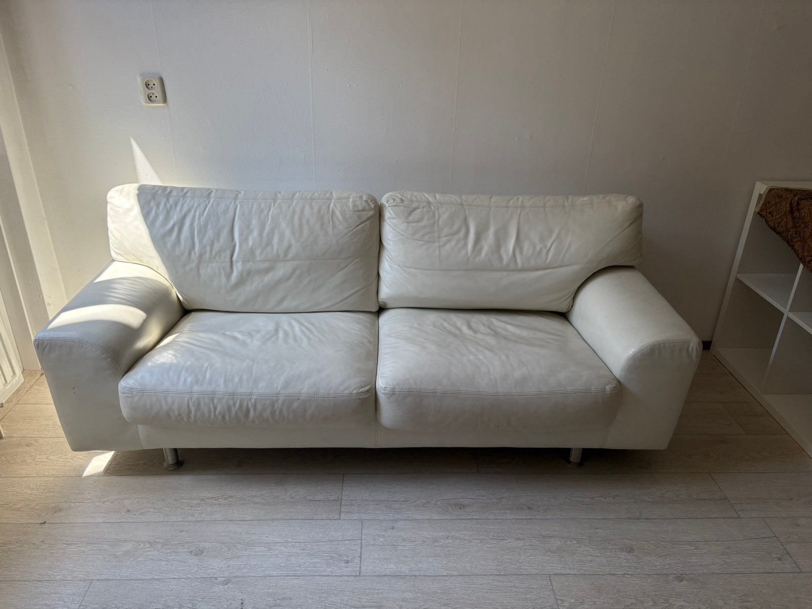 Witte leren bank, Huis en Inrichting, Ophalen, Zo goed als nieuw, 75 tot 100 cm