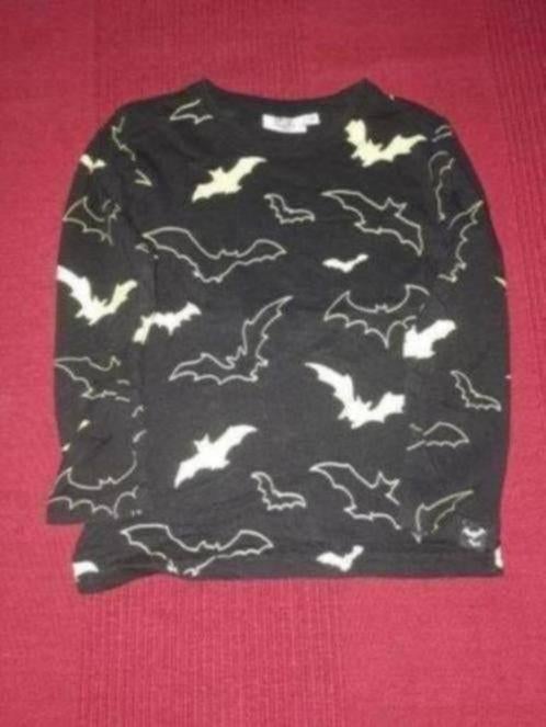Longsleeve met vleermuizen maat 116, Ophalen of Verzenden, Zo goed als nieuw, Jongen, Shirt of Longsleeve