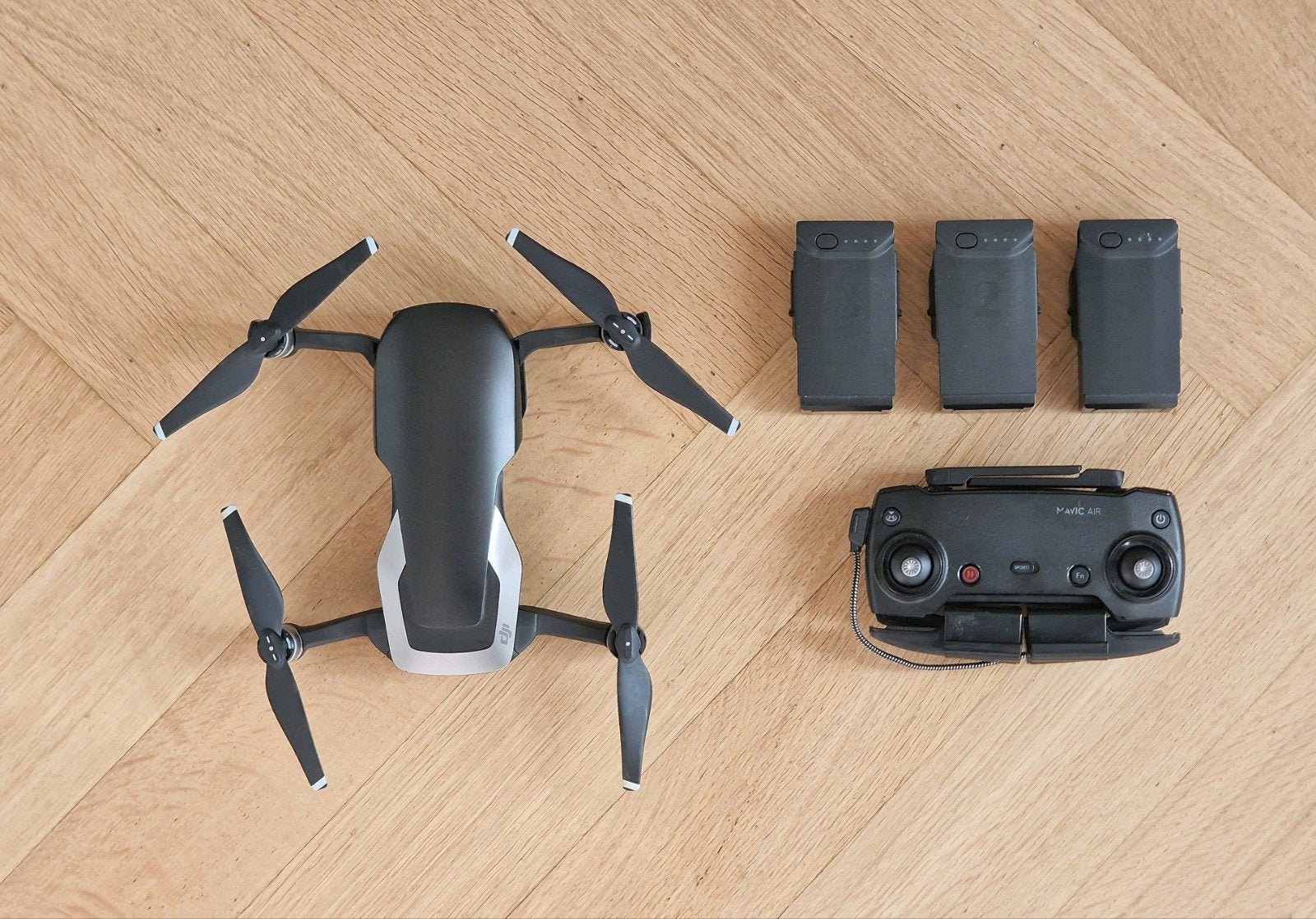 Dji Mavic Air Combo - Uitstekende Conditie met Extra's, 250 tot 900 gram, Cameradrone, Extra accu('s), Zo goed als nieuw