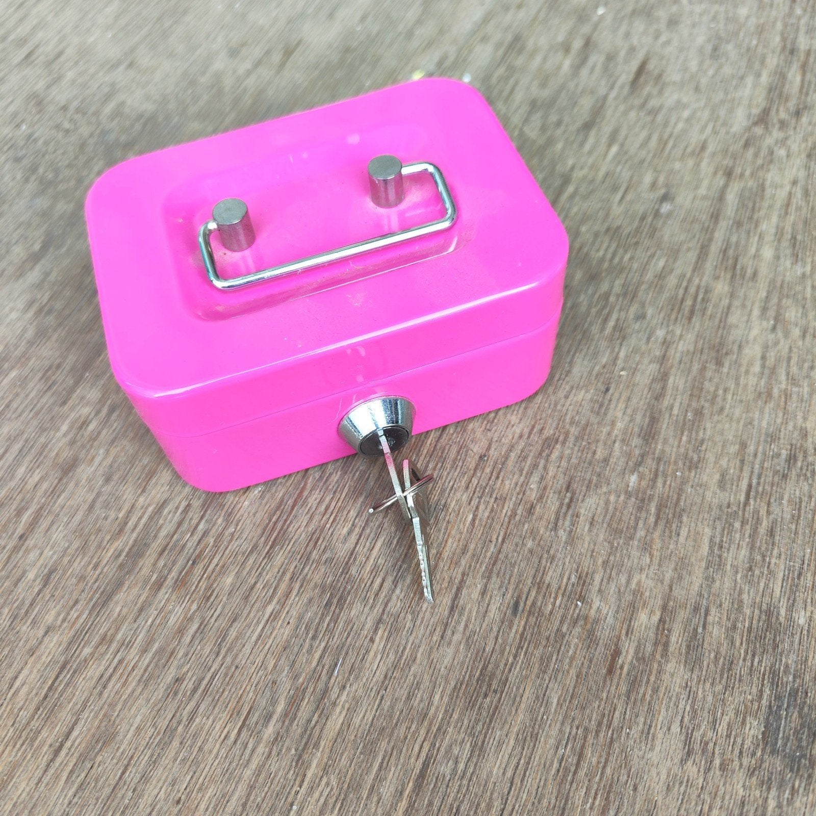 Roze Spaarpot / Geldkistje met 2 Sleuteltjes, Ophalen of Verzenden, Zo goed als nieuw, Metaal of Blik