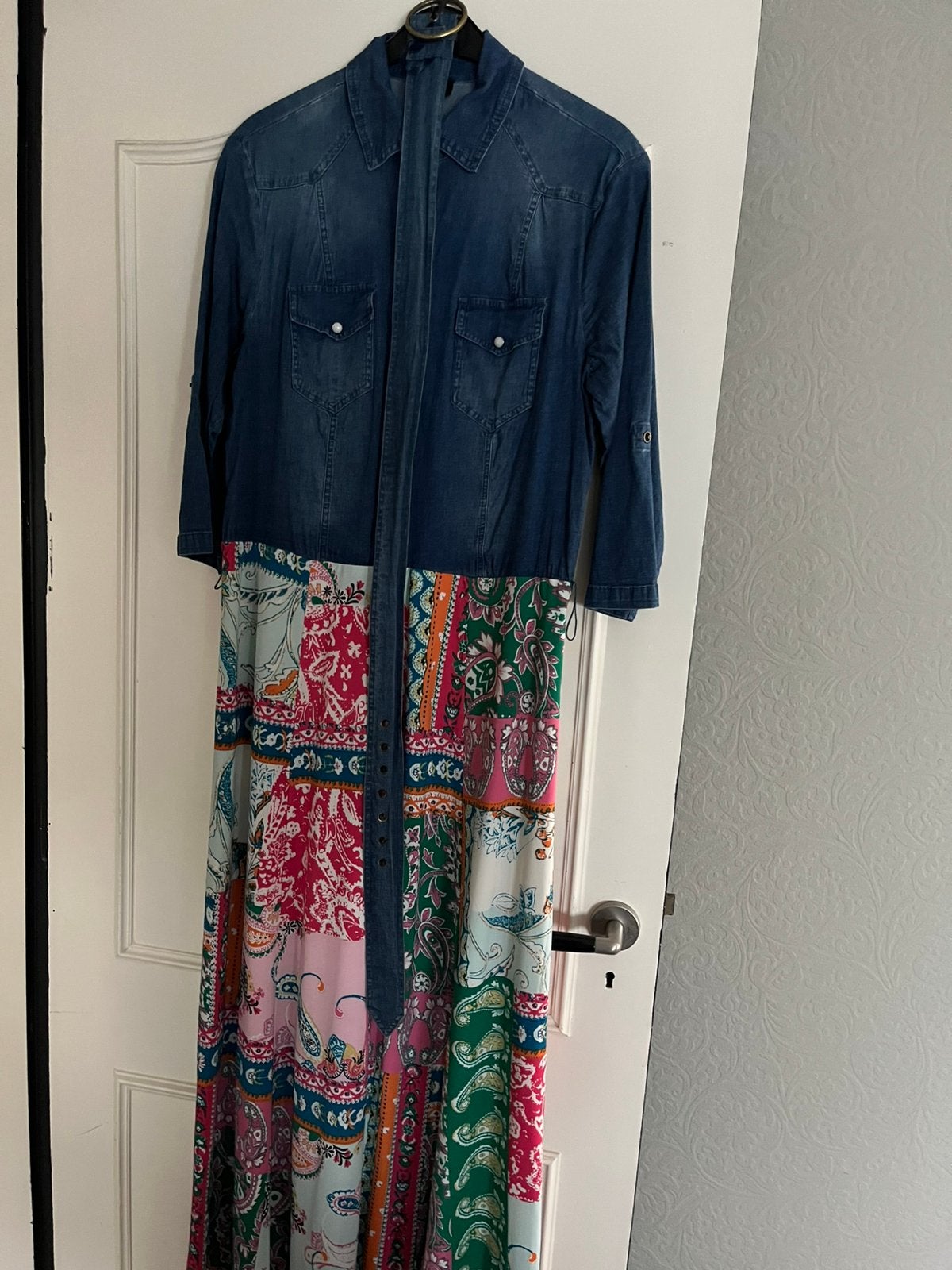 Mooie dames jurk K design, Kleding | Dames, Ophalen of Verzenden, Zo goed als nieuw, Maat 38/40 (M), Onder de knie