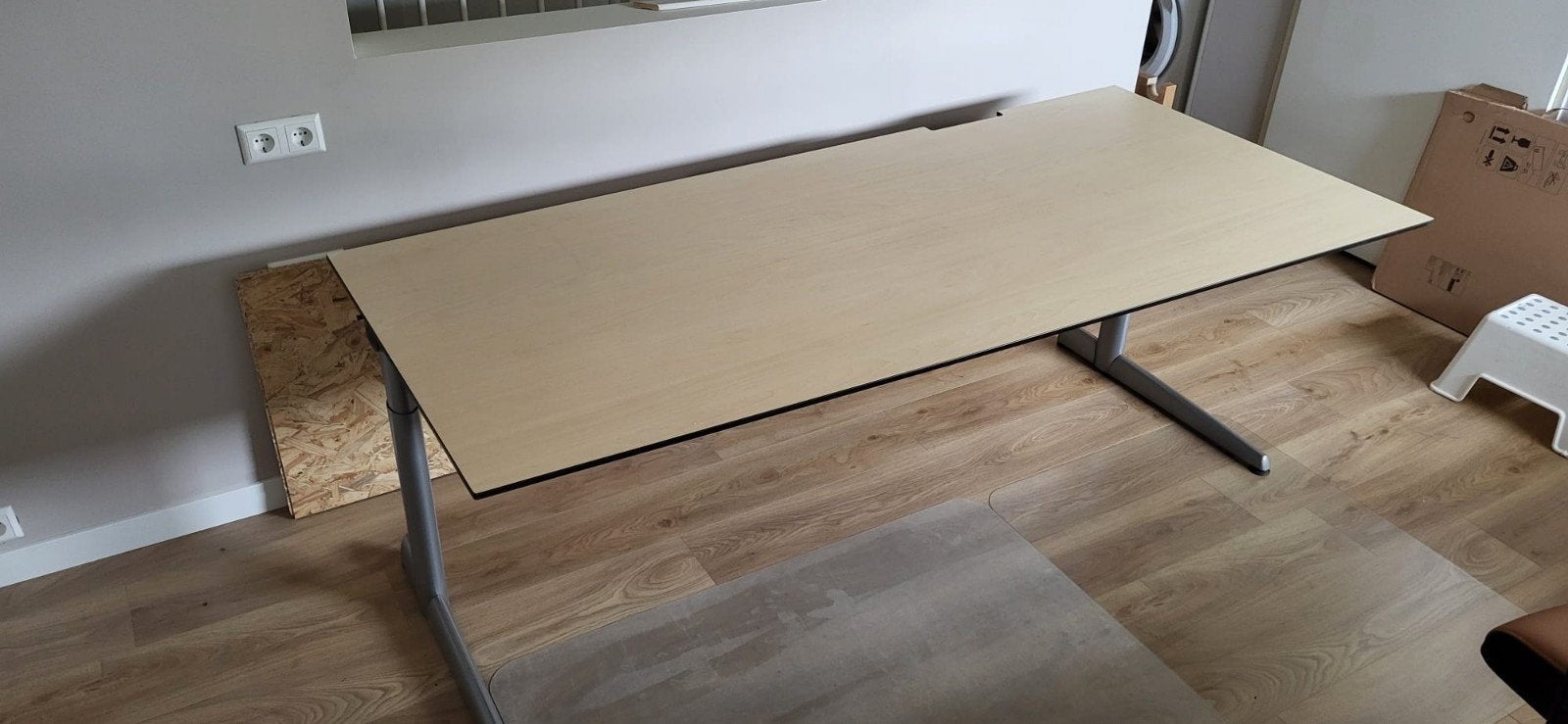 Verstelbaar bureau met kabelgoot  90x80cm, Ophalen, Zo goed als nieuw