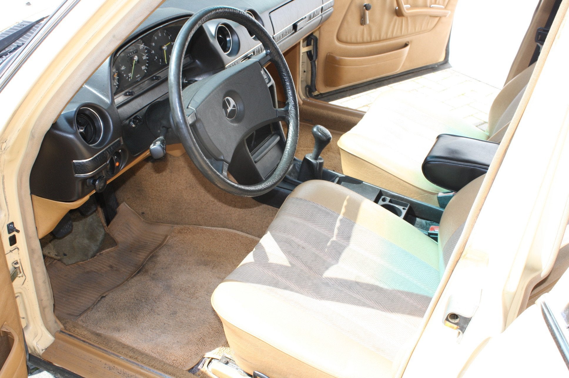 Mercedes-Benz 200-serie 200 D (bj 1981), Auto's, 1361 kg, Achterwielaandrijving, Gebruikt, 680 kg