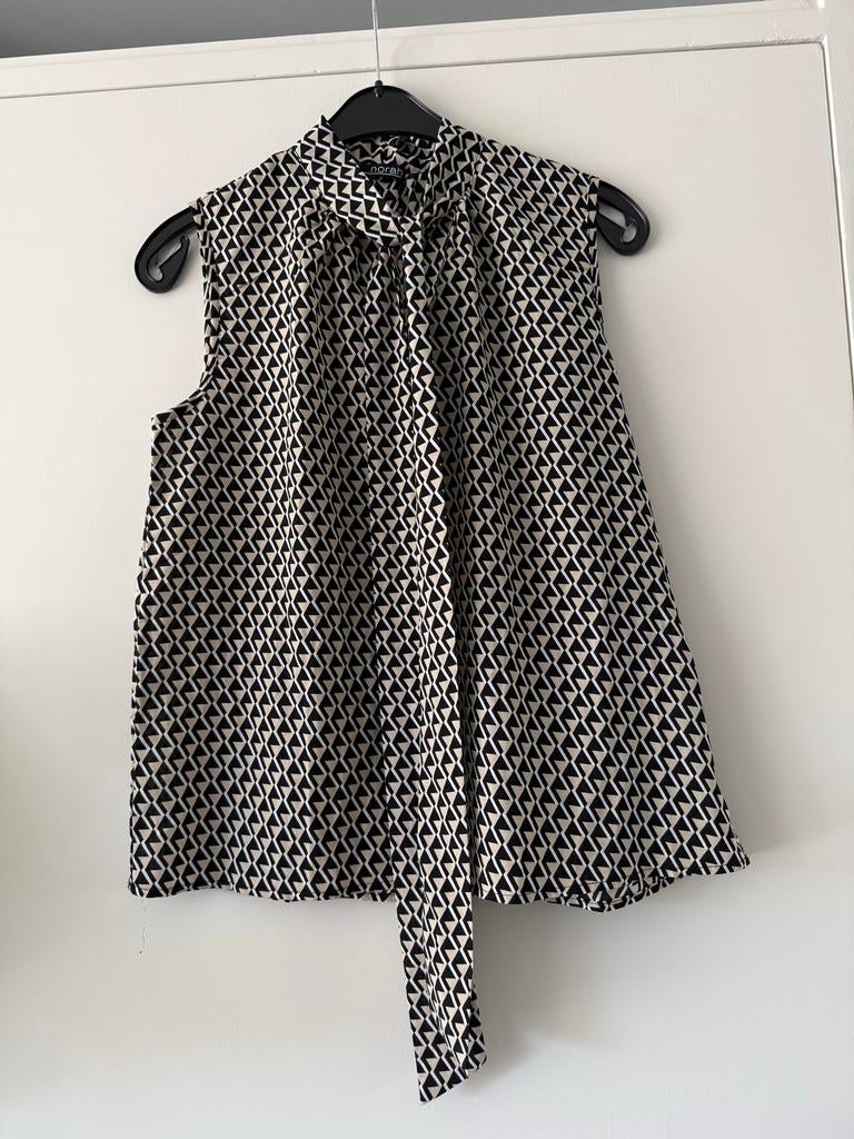 Norah mouwloos shirt met grafische print en strikhals, Maat 38/40 (M), Zwart, Ophalen of Verzenden, Zonder mouw