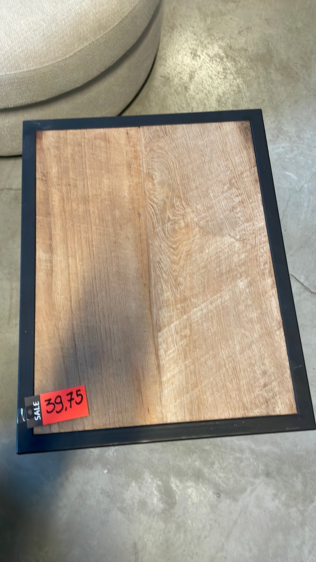 Bijzettafel Gusj, Huis en Inrichting, Tafels | Bijzettafels, Ophalen, Minder dan 55 cm, Zo goed als nieuw, 60 cm of meer