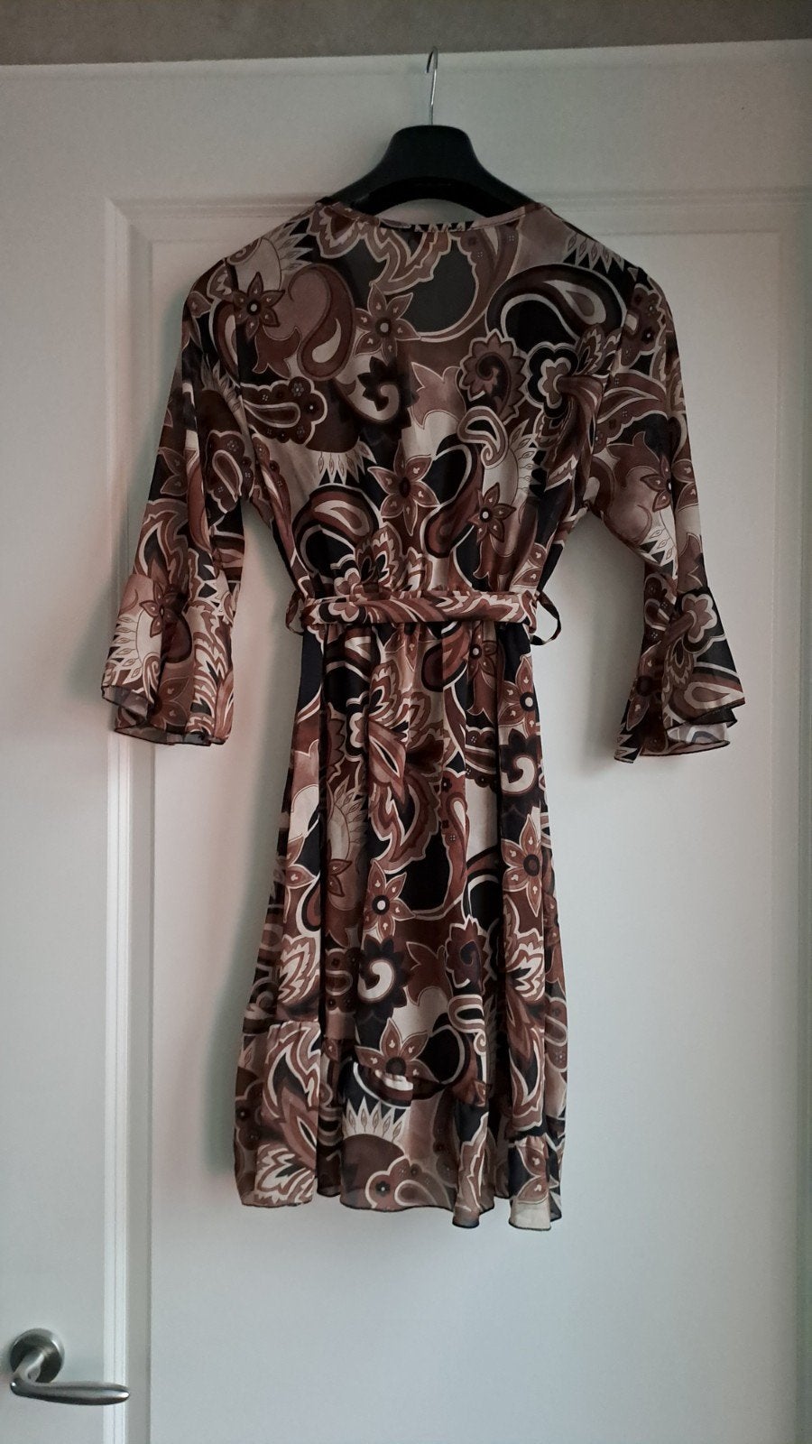 Nieuwe dames jurk Glossy Paris - One size, trendy print, Kleding | Dames, Maat 38/40 (M), Meerkleurig, Nieuw, Ophalen of Verzenden