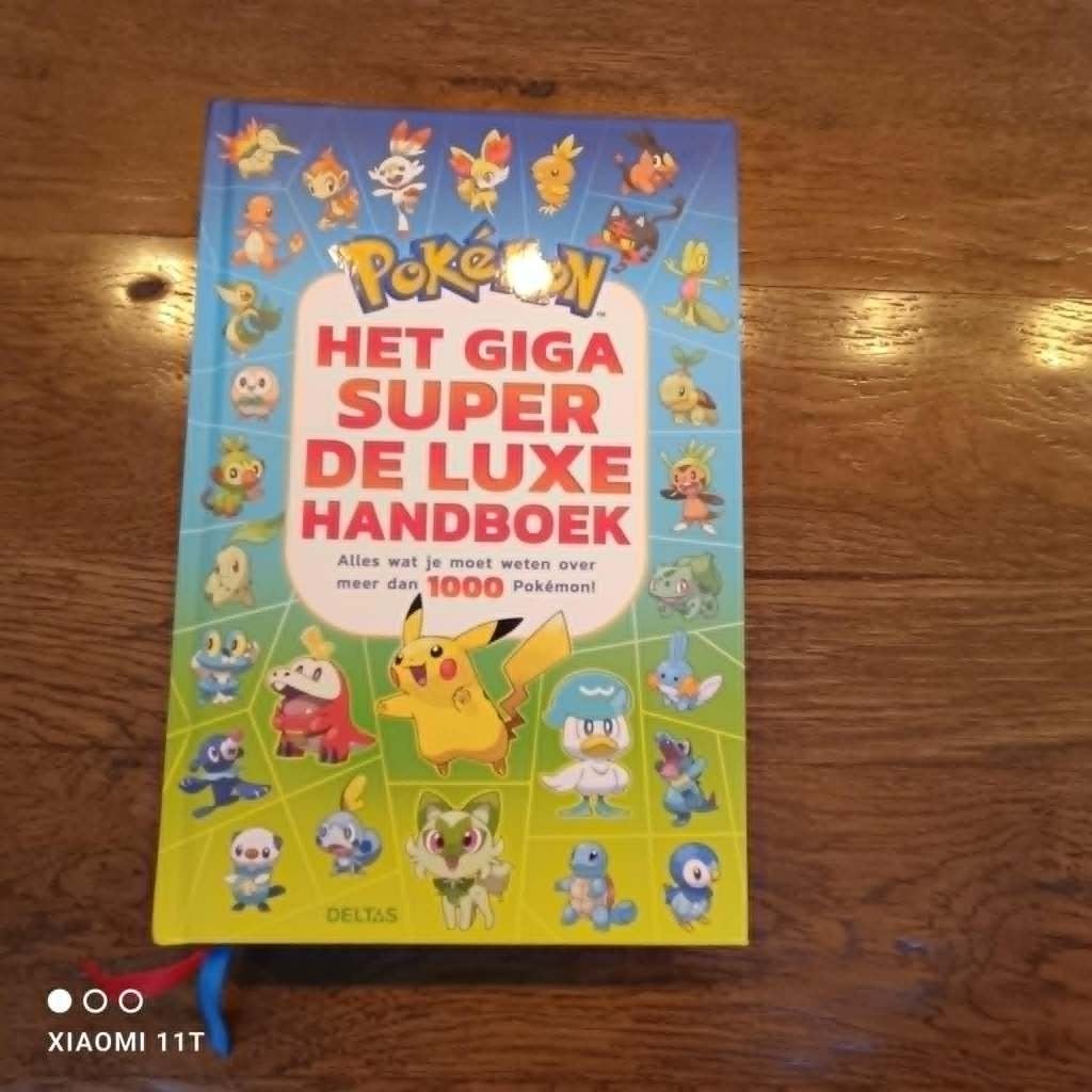 Pokémon - Het giga super de luxe handboek, Boeken, Kinderboeken | Jeugd | onder 10 jaar, Ophalen of Verzenden, Nieuw, Fictie algemeen