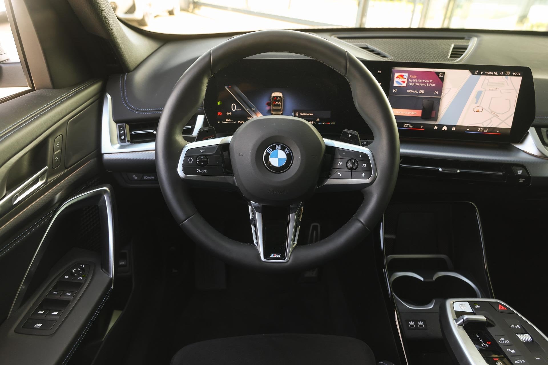 BMW X1 sDrive20i High Executive M Sport Automaat / Trekhaak, Auto's, BMW, 1525 kg, Gebruikt, Zwart, Met garantie (alle)