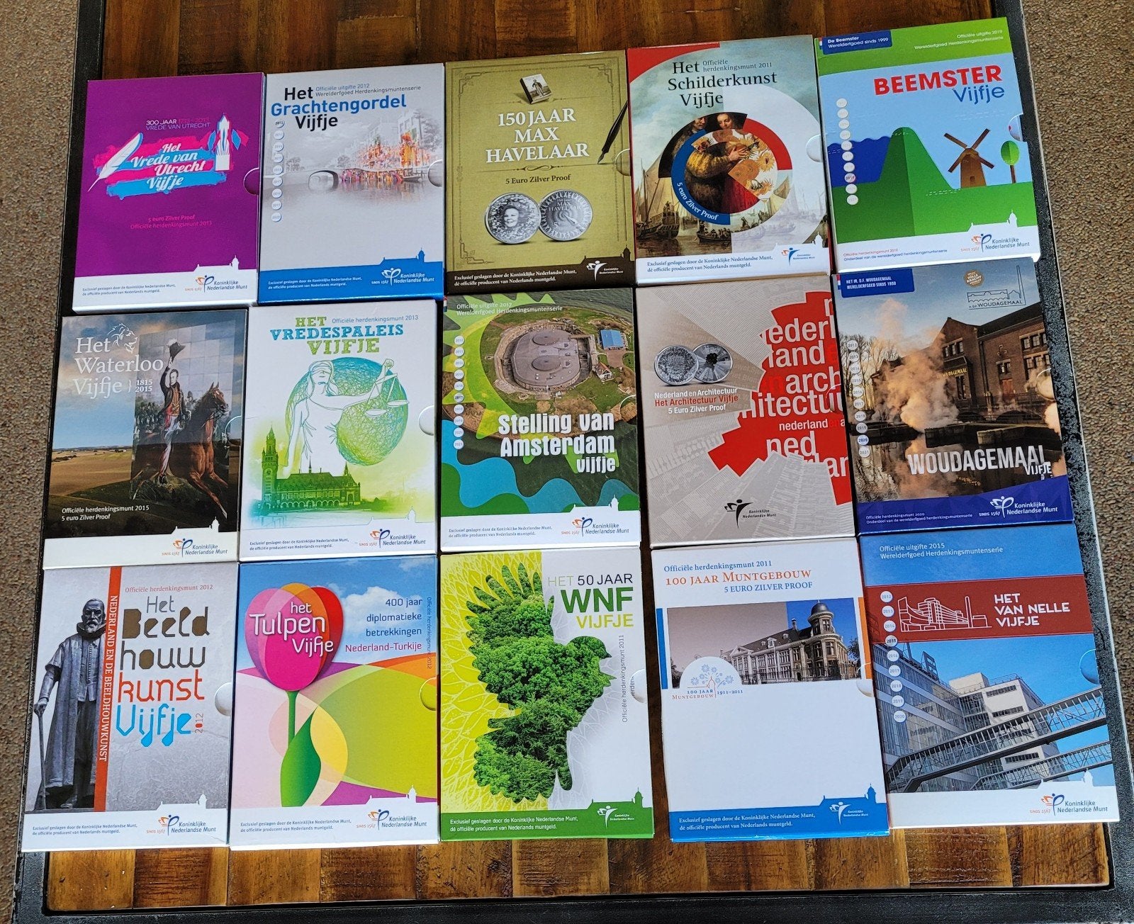 15 zilveren €5,- en 2 zilveren €10,- proof munten in folder, Postzegels en Munten, Ophalen of Verzenden, 10 gulden, Setje, Zilver