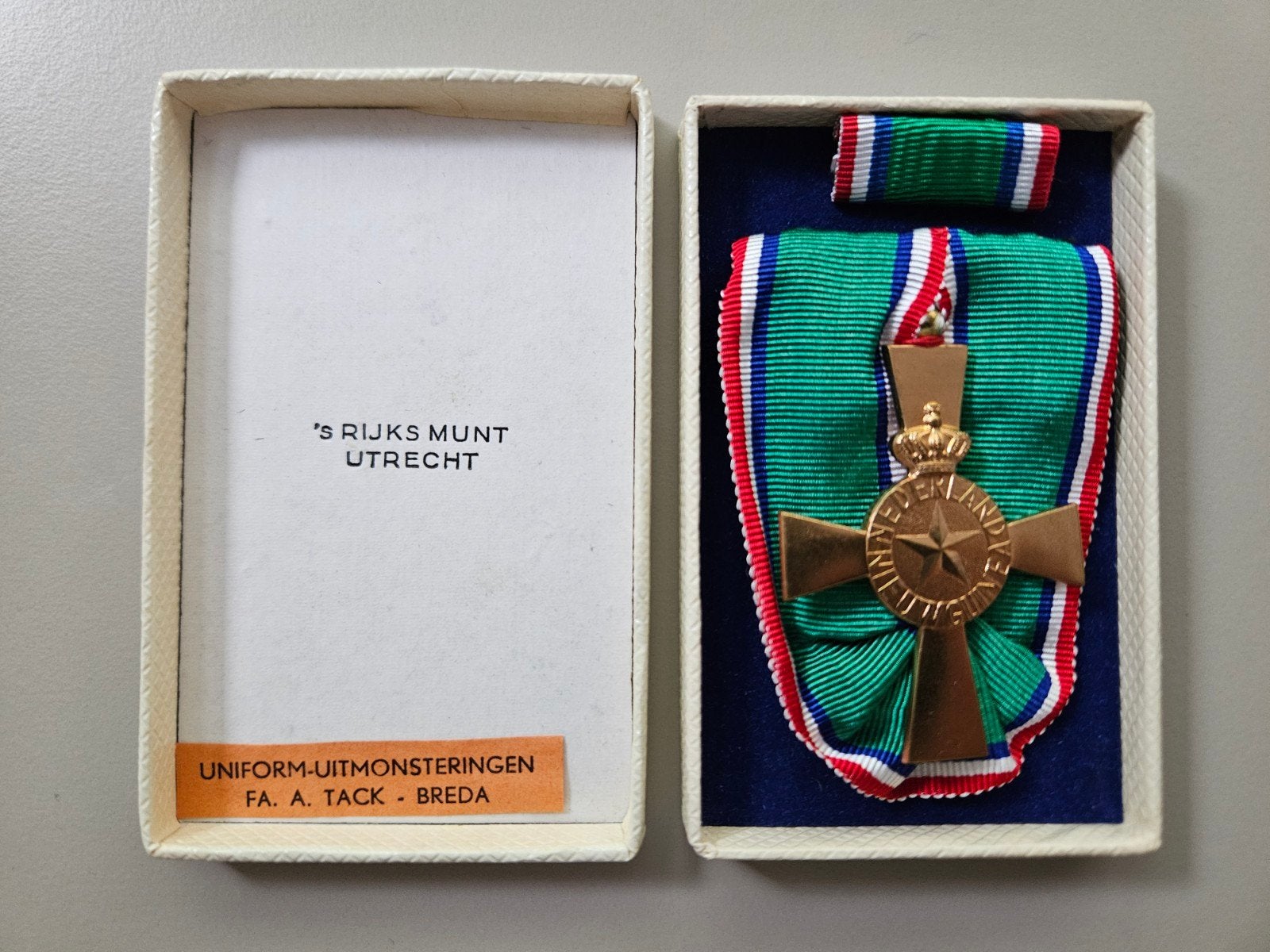 medaille Guinea Kruis onderscheiding in doosje, Ophalen of Verzenden, Landmacht, Nederland, Lintje, Medaille of Wings