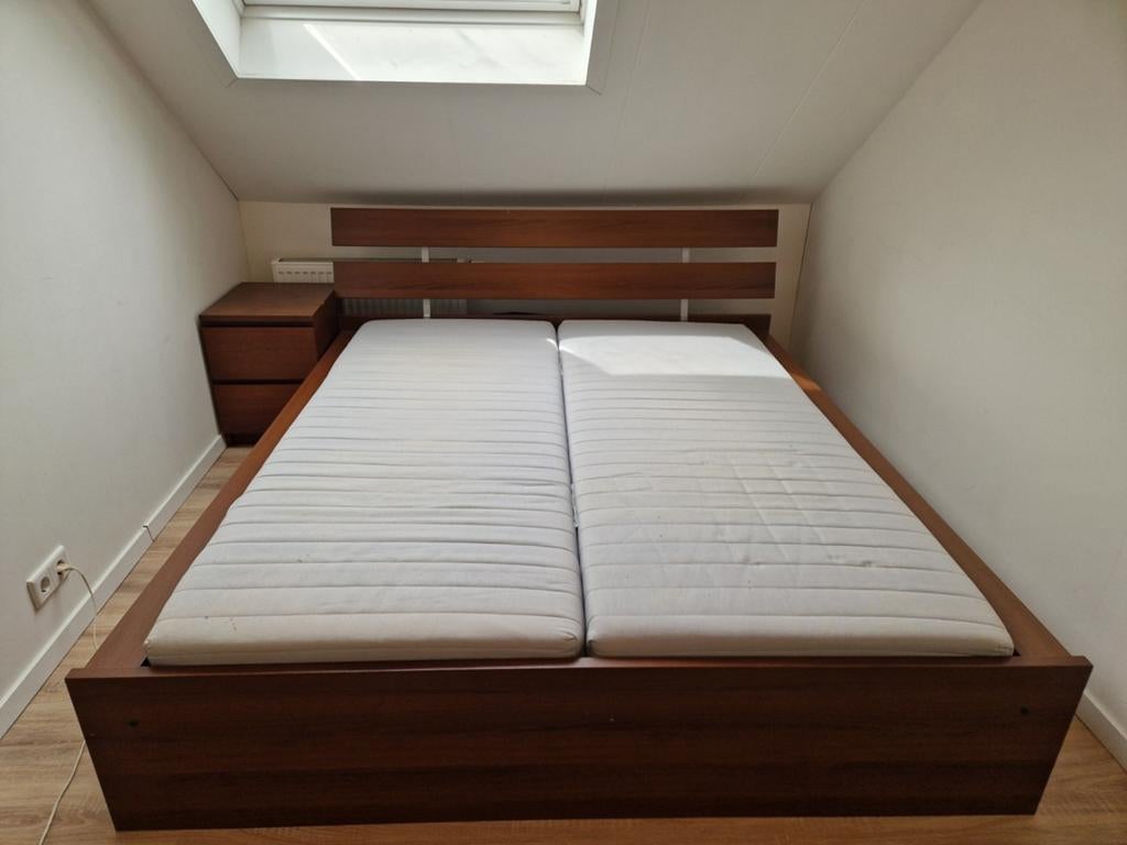 Ikea HOPEN Tweepersoonsbed met lattenbodems en nachtkastjes, Huis en Inrichting, Slaapkamer | Bedden, Ophalen, Bruin, 210 cm, Tweepersoons