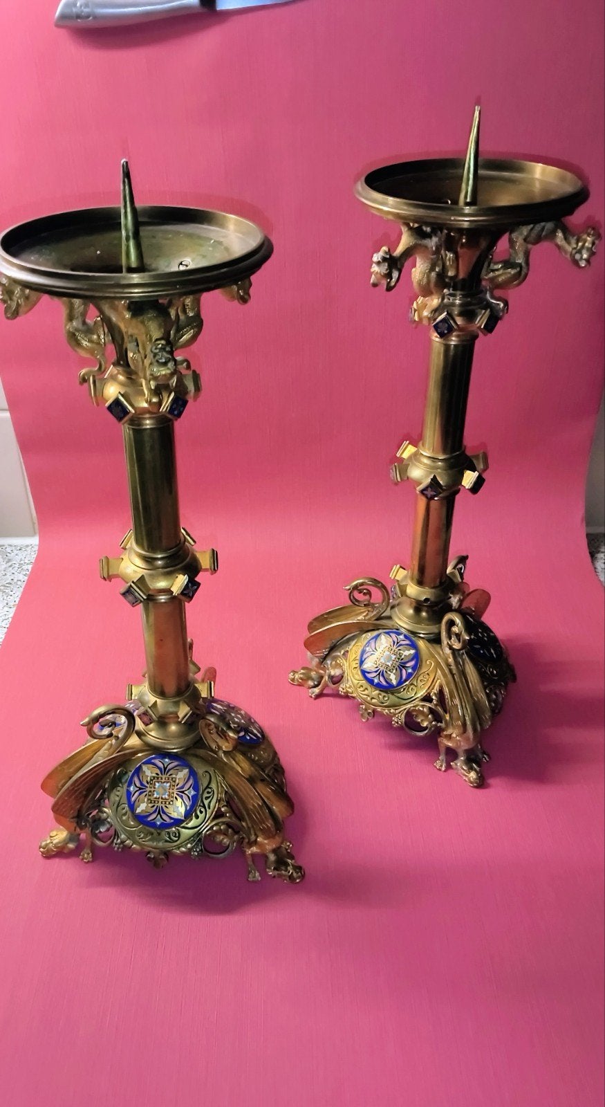 Neogotische Kerkkandelaars/Pieken - Verguld Brons & Emaille, Ophalen of Verzenden