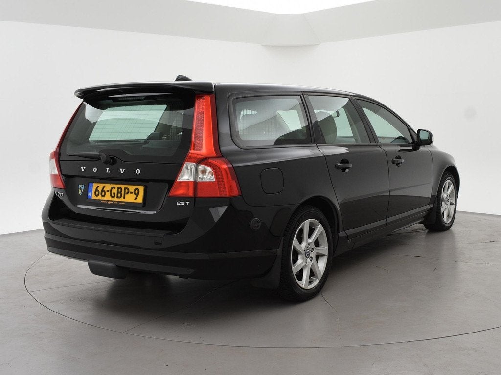 Volvo V70 2.5T 200 PK AUT. LPG-G3 + AFN. TREKHAAK | LEDER |, Auto's, 93 €/maand, LPG, Te koop, 750 kg