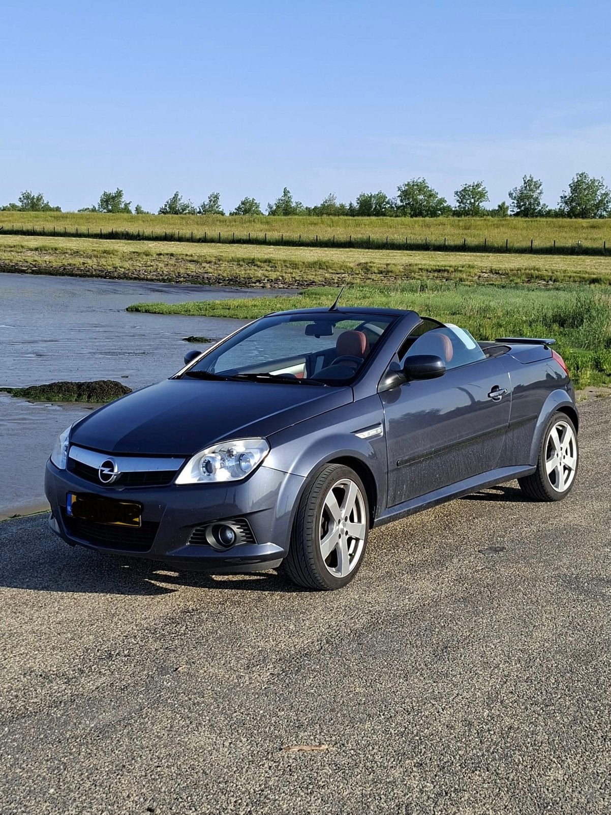 Mooi Opel Tigra cabrio, Auto's, Voorwielaandrijving, 125 pk, Cabriolet, Blauw